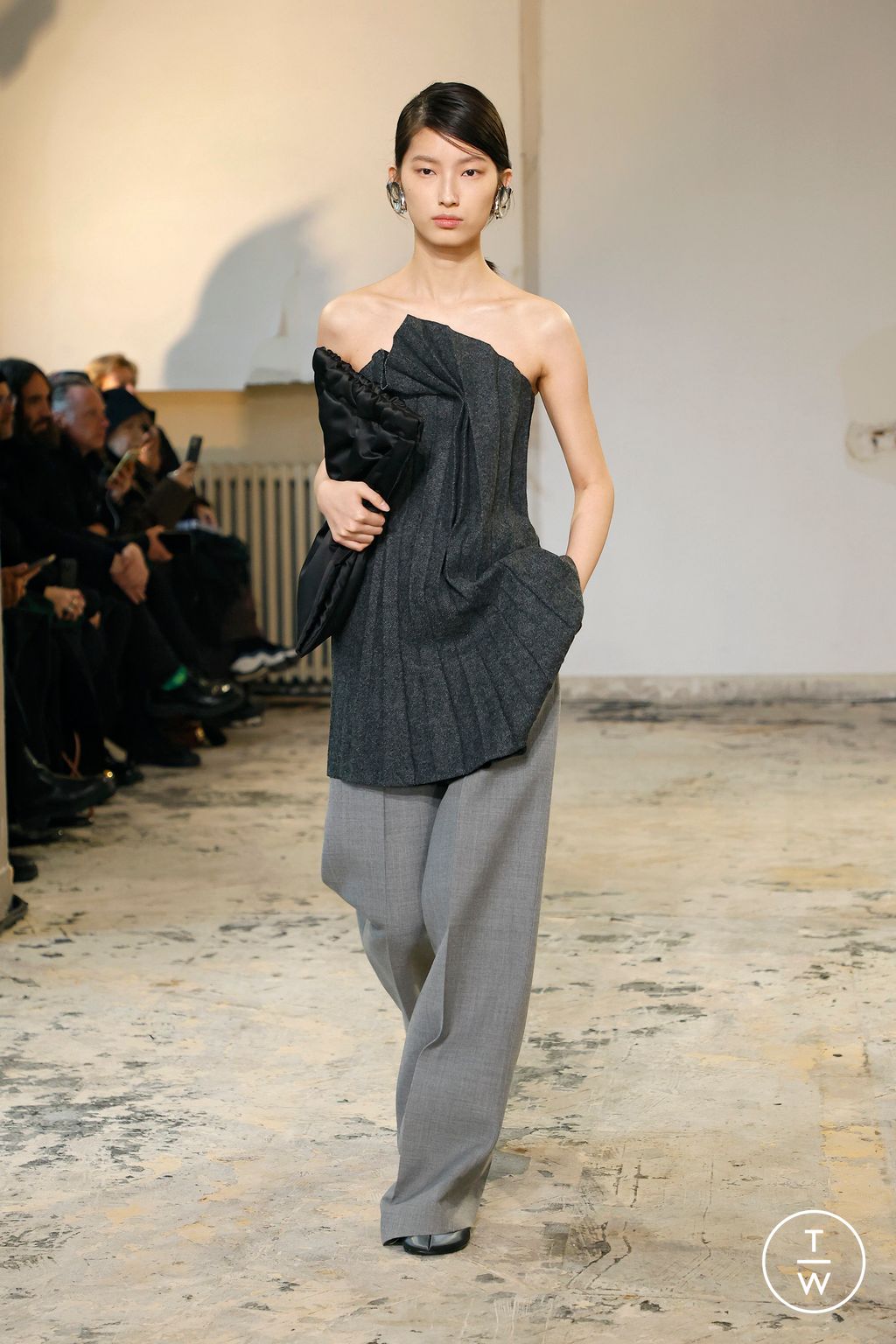 Fashion Week Paris Fall/Winter 2024 look 15 de la collection Carven womenswear