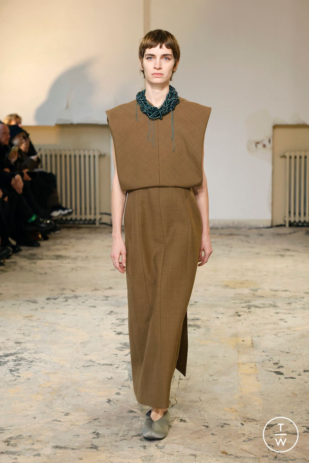 Fashion Week Paris Fall/Winter 2024 look 16 from the Carven collection 女装