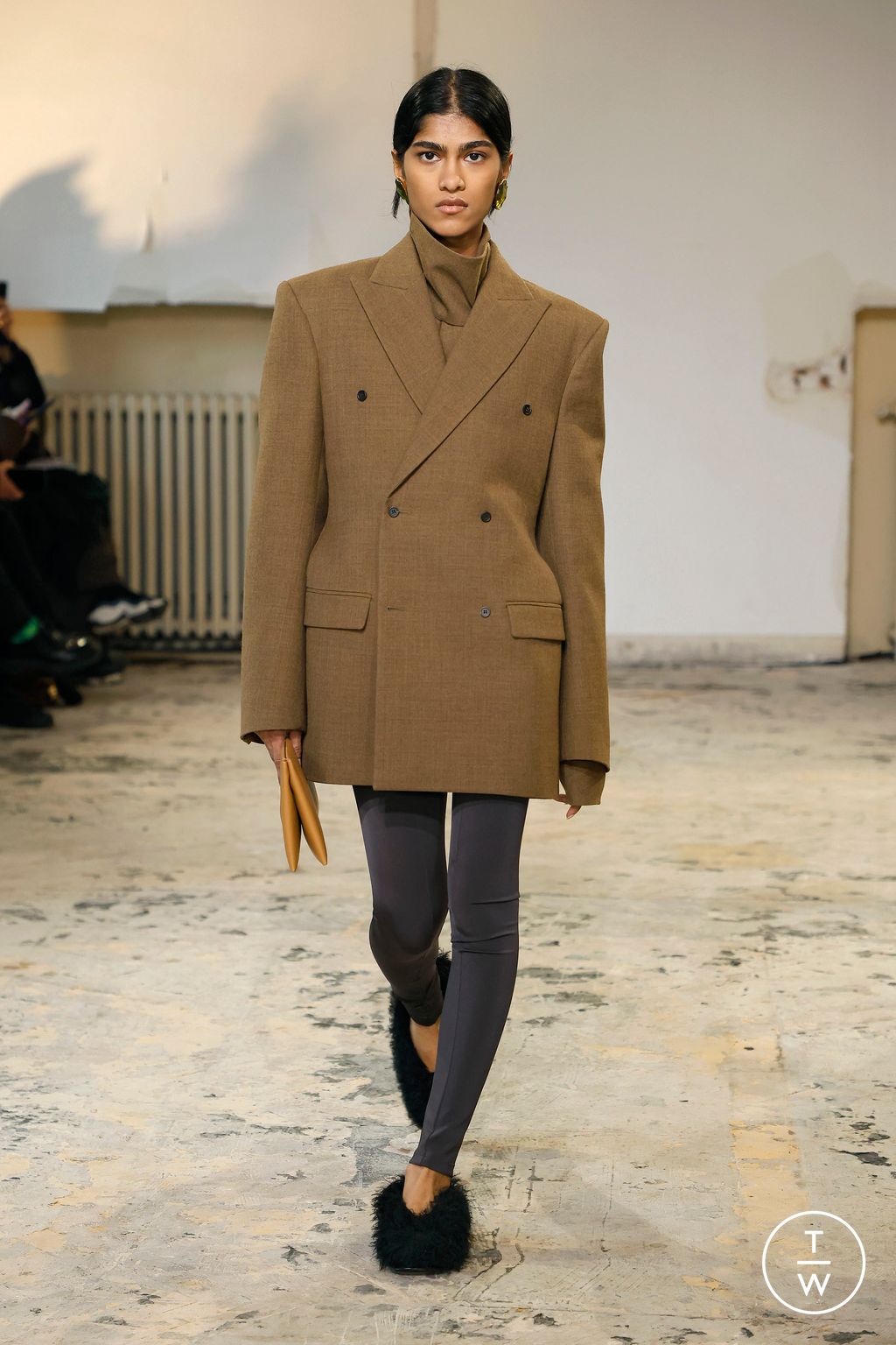 Fashion Week Paris Fall/Winter 2024 look 17 from the Carven collection 女装
