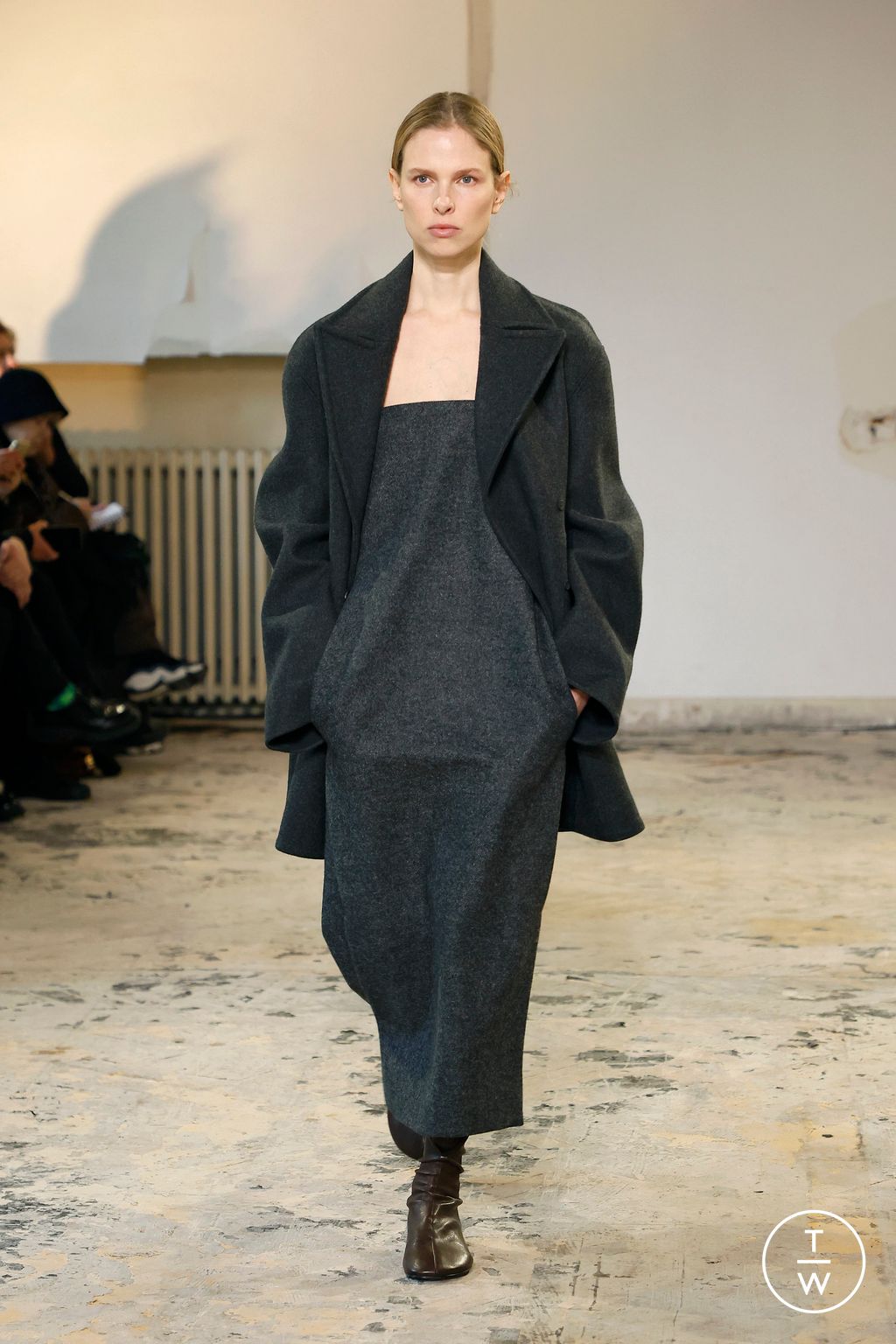 Fashion Week Paris Fall/Winter 2024 look 20 de la collection Carven womenswear