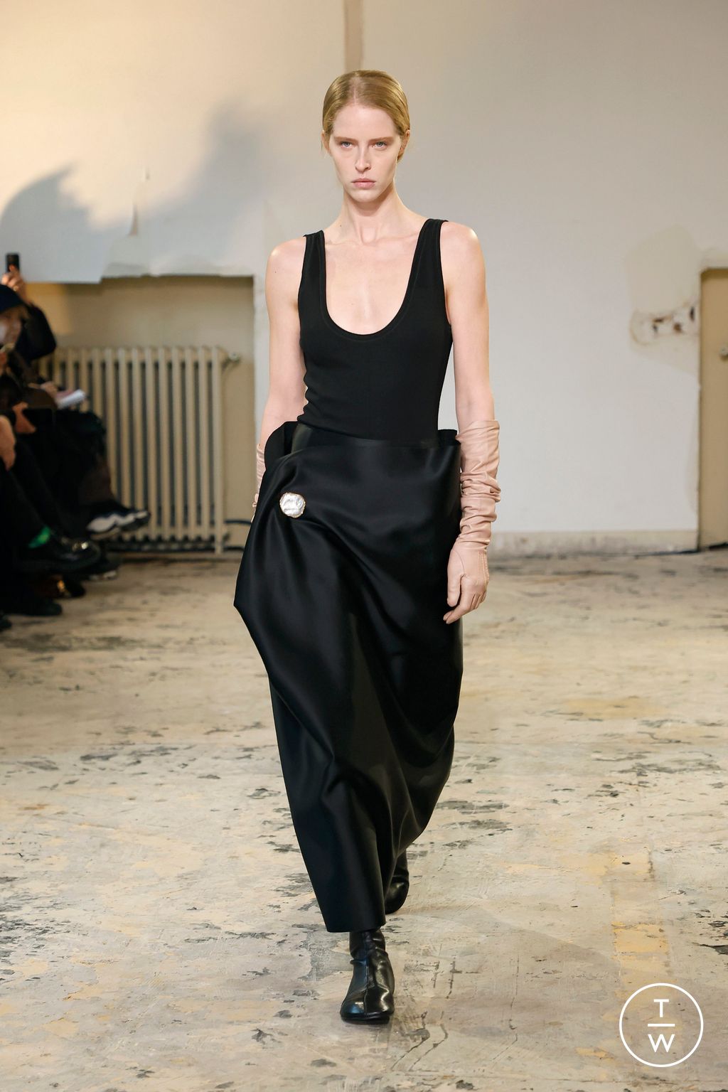 Fashion Week Paris Fall/Winter 2024 look 21 from the Carven collection 女装