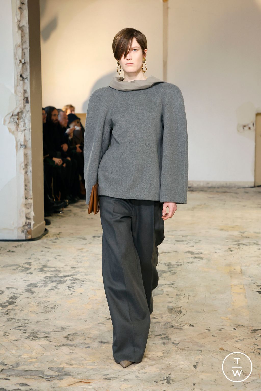 Fashion Week Paris Fall/Winter 2024 look 25 from the Carven collection 女装