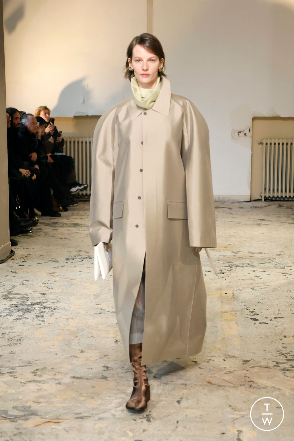 Fashion Week Paris Fall/Winter 2024 look 26 from the Carven collection womenswear