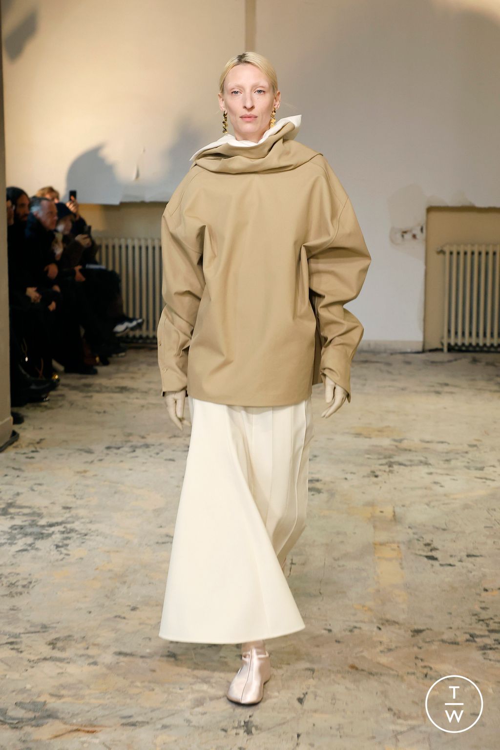 Fashion Week Paris Fall/Winter 2024 look 27 from the Carven collection 女装