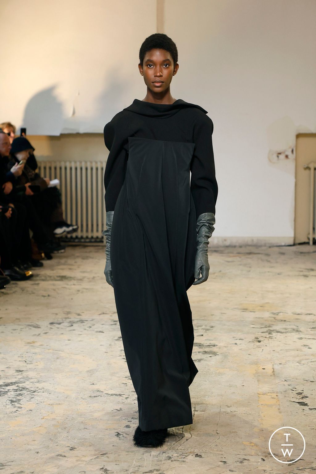 Fashion Week Paris Fall/Winter 2024 look 32 de la collection Carven womenswear