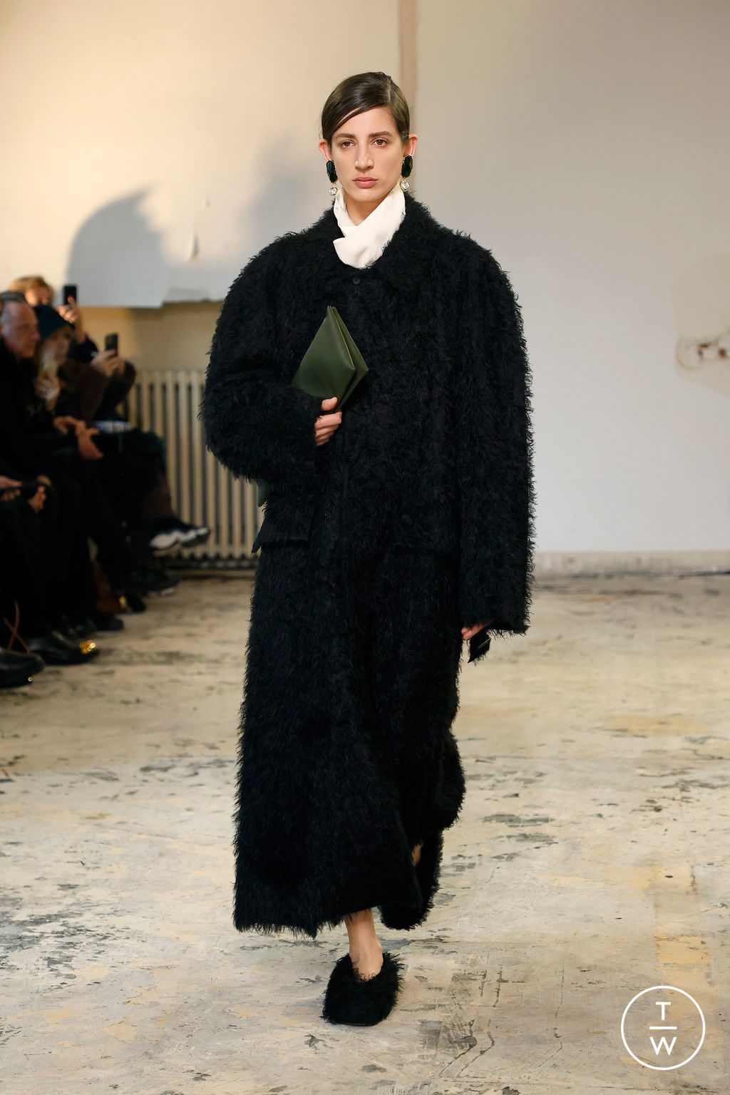 Fashion Week Paris Fall/Winter 2024 look 33 from the Carven collection 女装