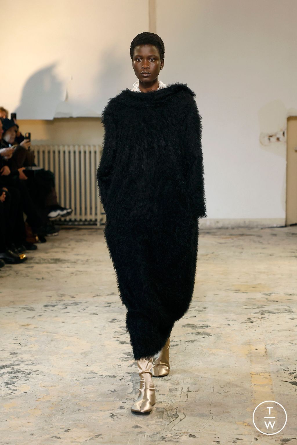 Fashion Week Paris Fall/Winter 2024 look 35 from the Carven collection womenswear