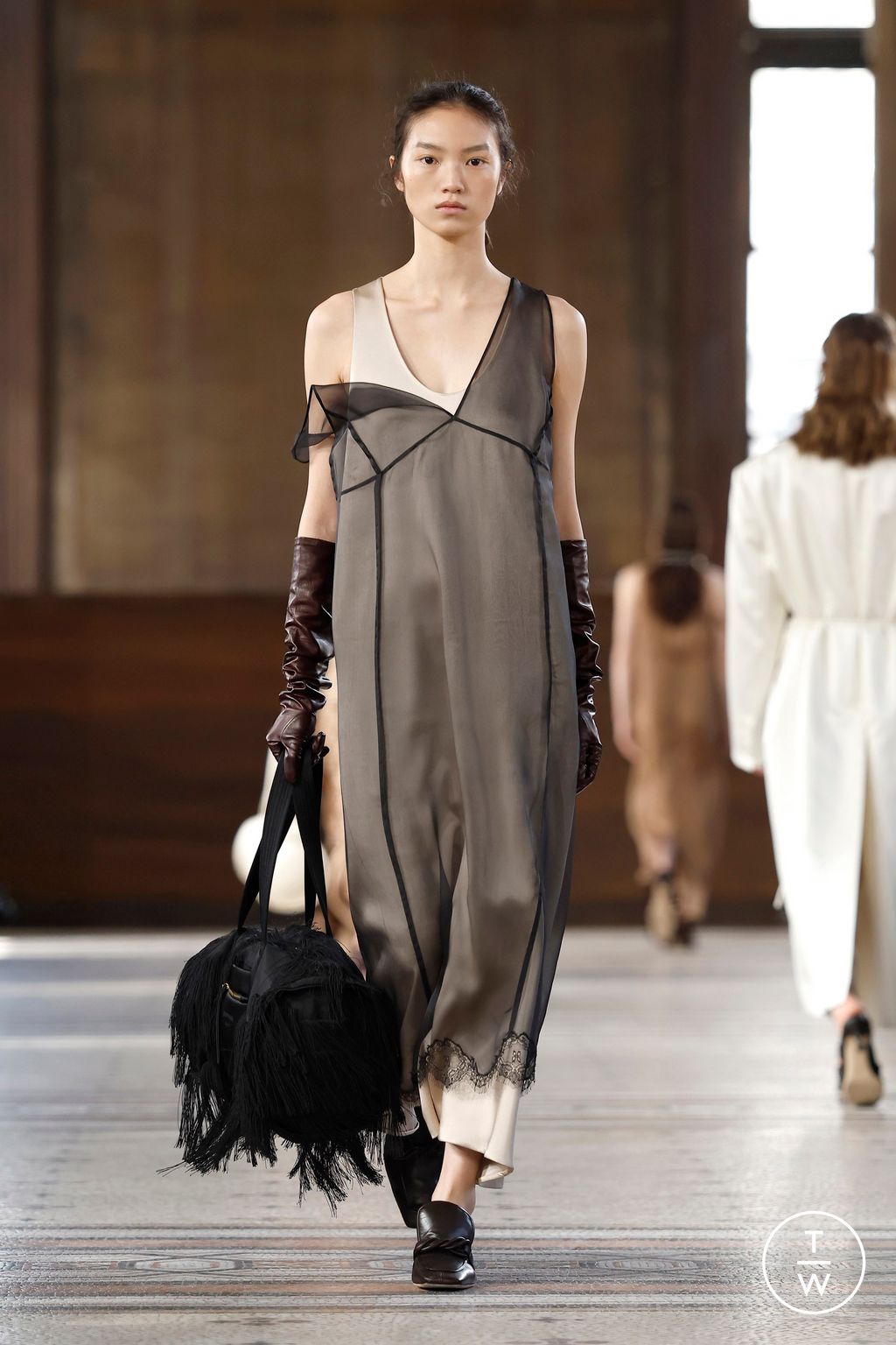 Fashion Week Paris Fall/Winter 2026 look 17 from the Carven collection womenswear