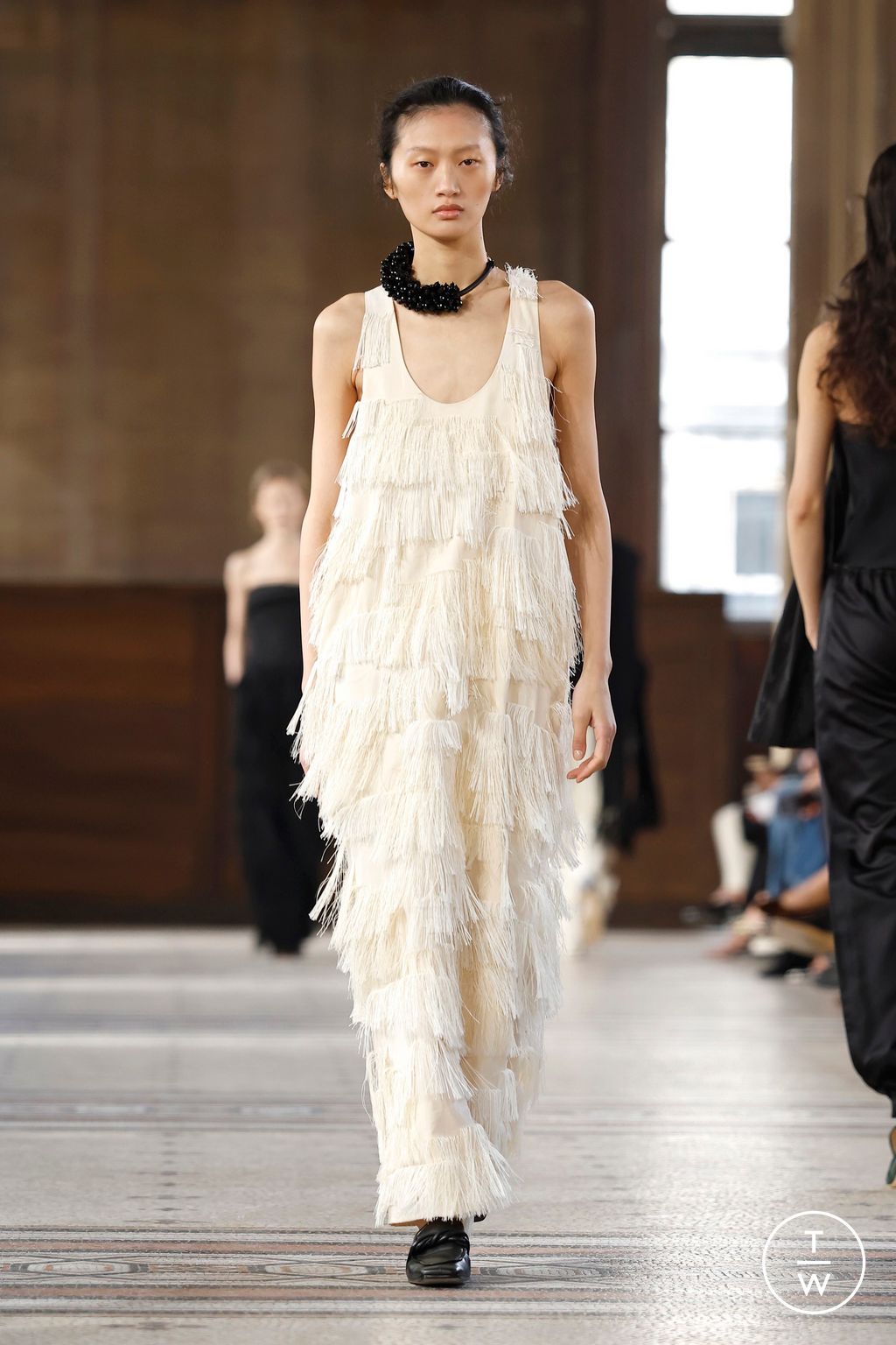 Fashion Week Paris Fall/Winter 2026 look 32 from the Carven collection womenswear