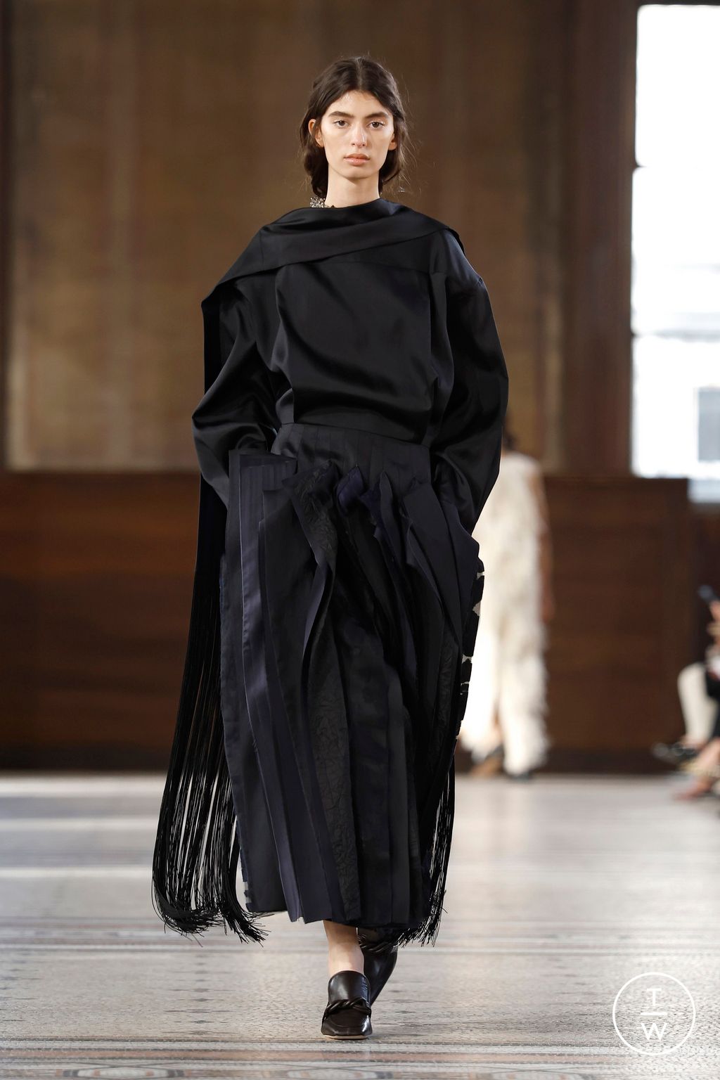 Fashion Week Paris Fall/Winter 2026 look 34 de la collection Carven womenswear