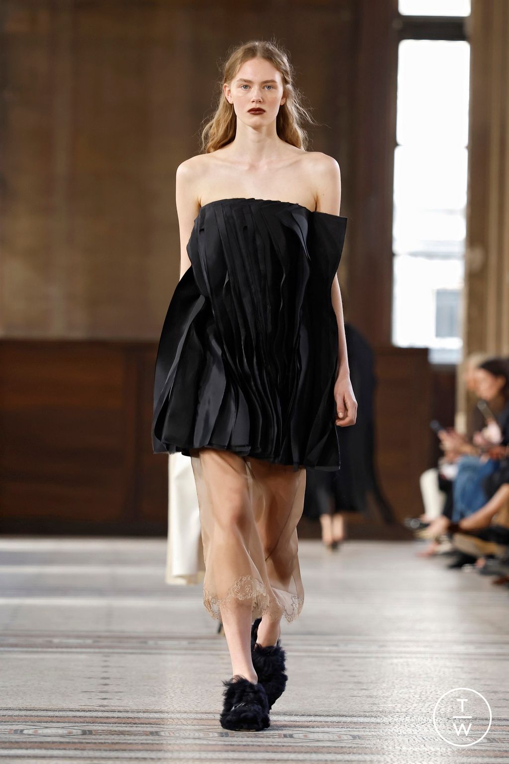 Fashion Week Paris Fall/Winter 2026 look 36 from the Carven collection womenswear