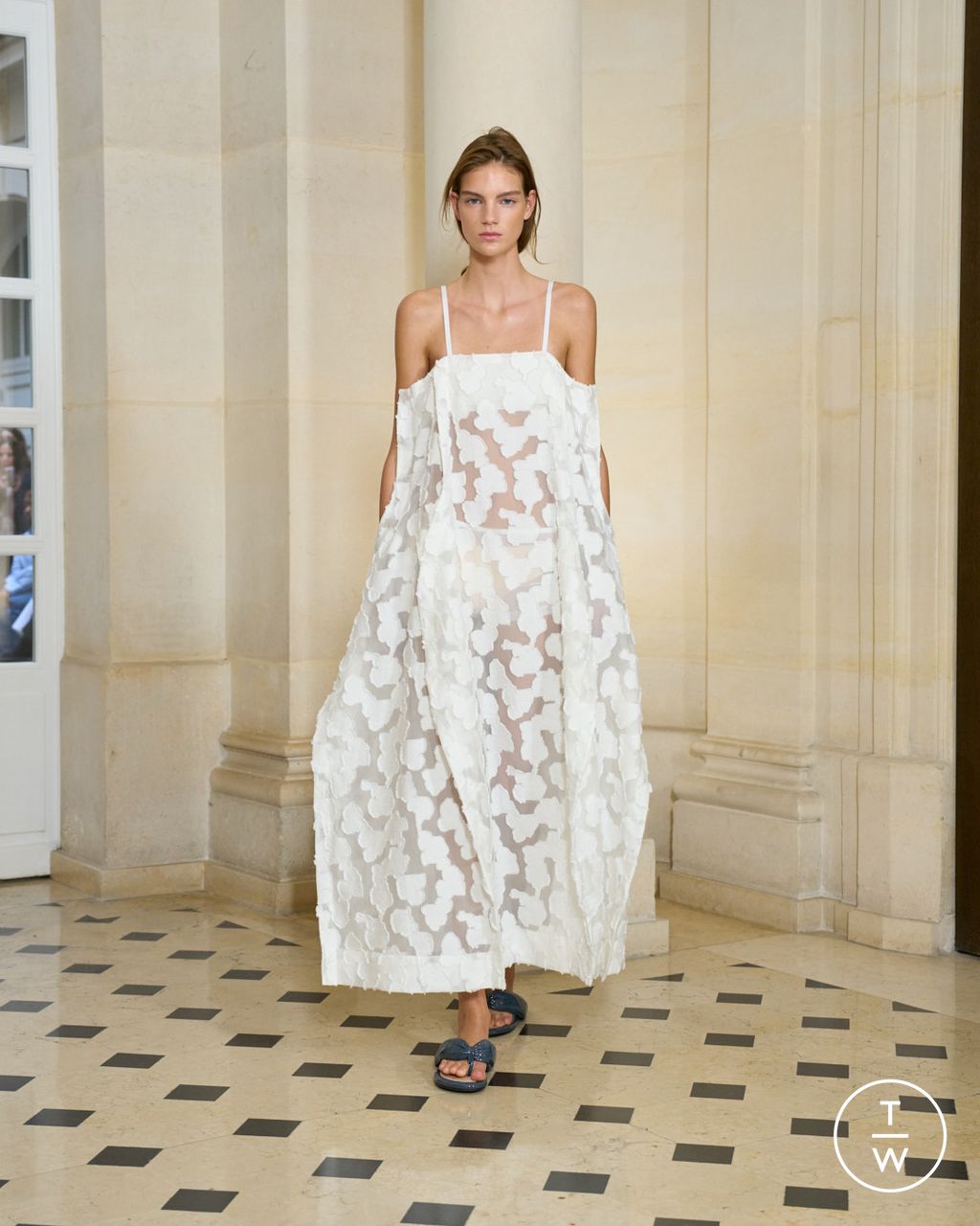 Fashion Week Paris Spring/Summer 2026 look 16 from the Carven collection womenswear