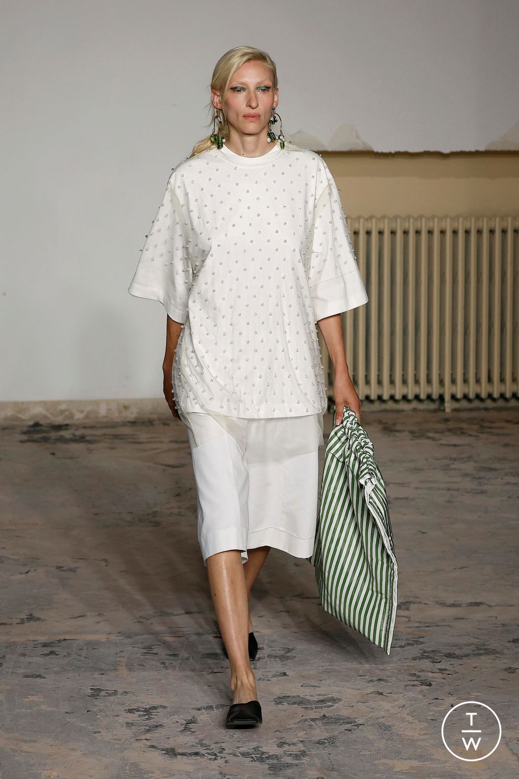 Fashion Week Paris Spring/Summer 2024 look 19 from the Carven collection womenswear