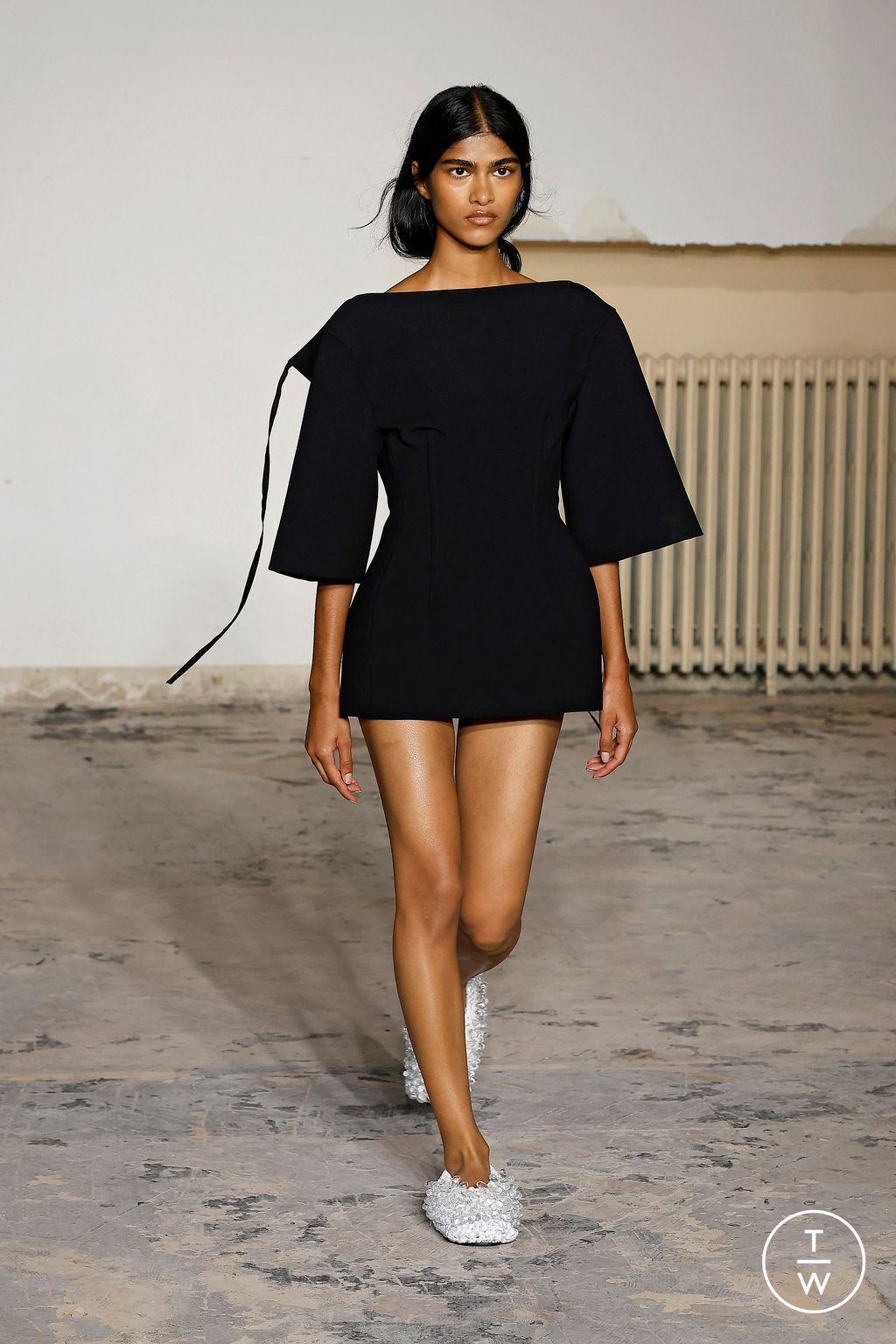 Fashion Week Paris Spring/Summer 2024 look 36 from the Carven collection womenswear