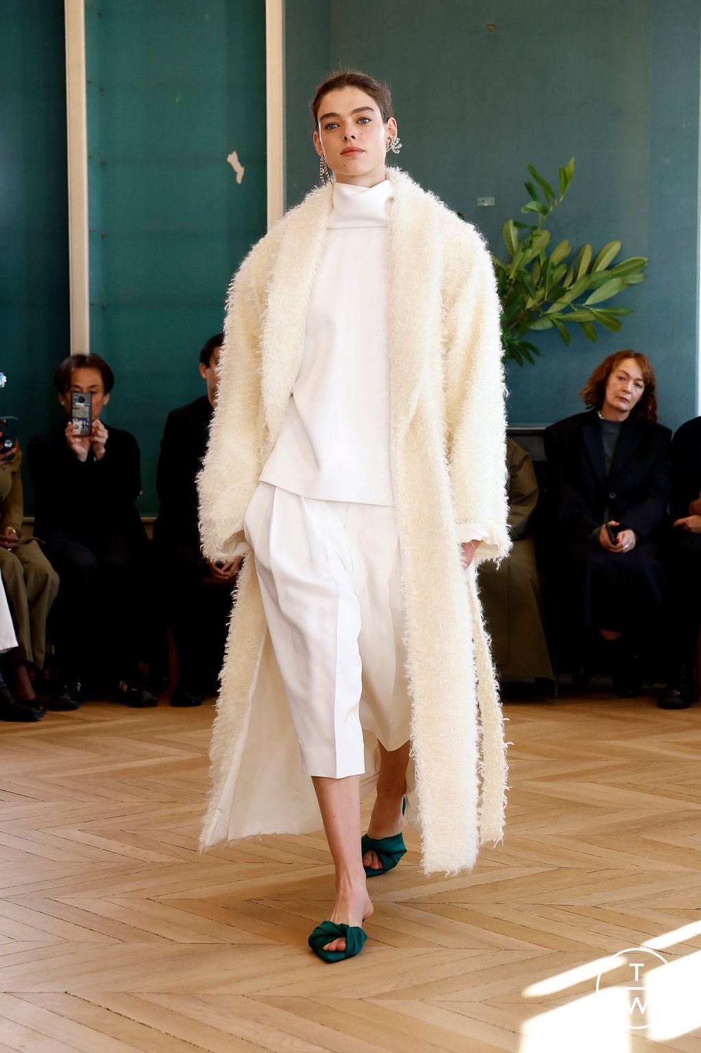 Fashion Week Paris Spring-Summer 2025 look 4 from the Carven collection womenswear