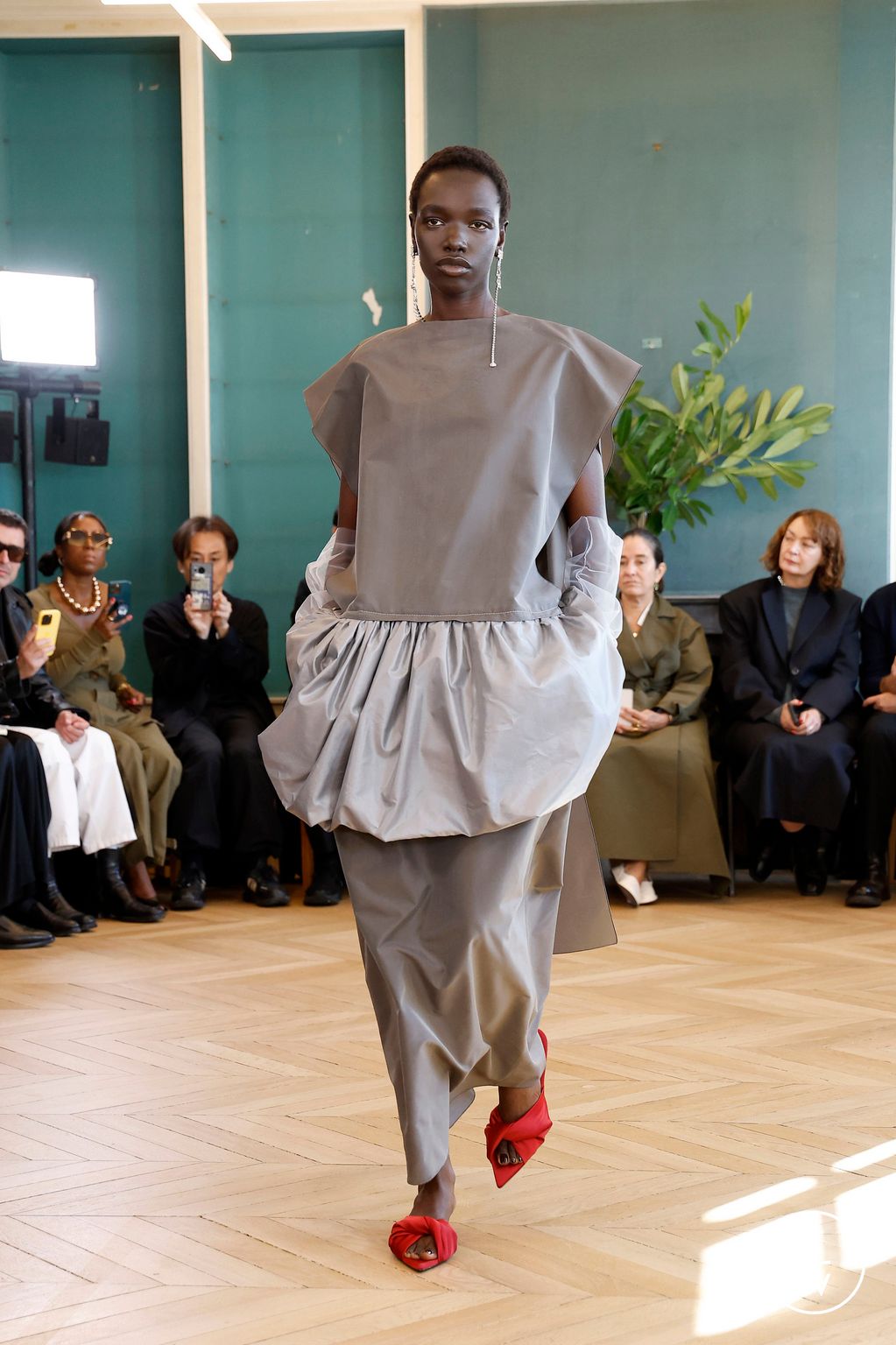 Fashion Week Paris Spring/Summer 2025 look 5 from the Carven collection womenswear