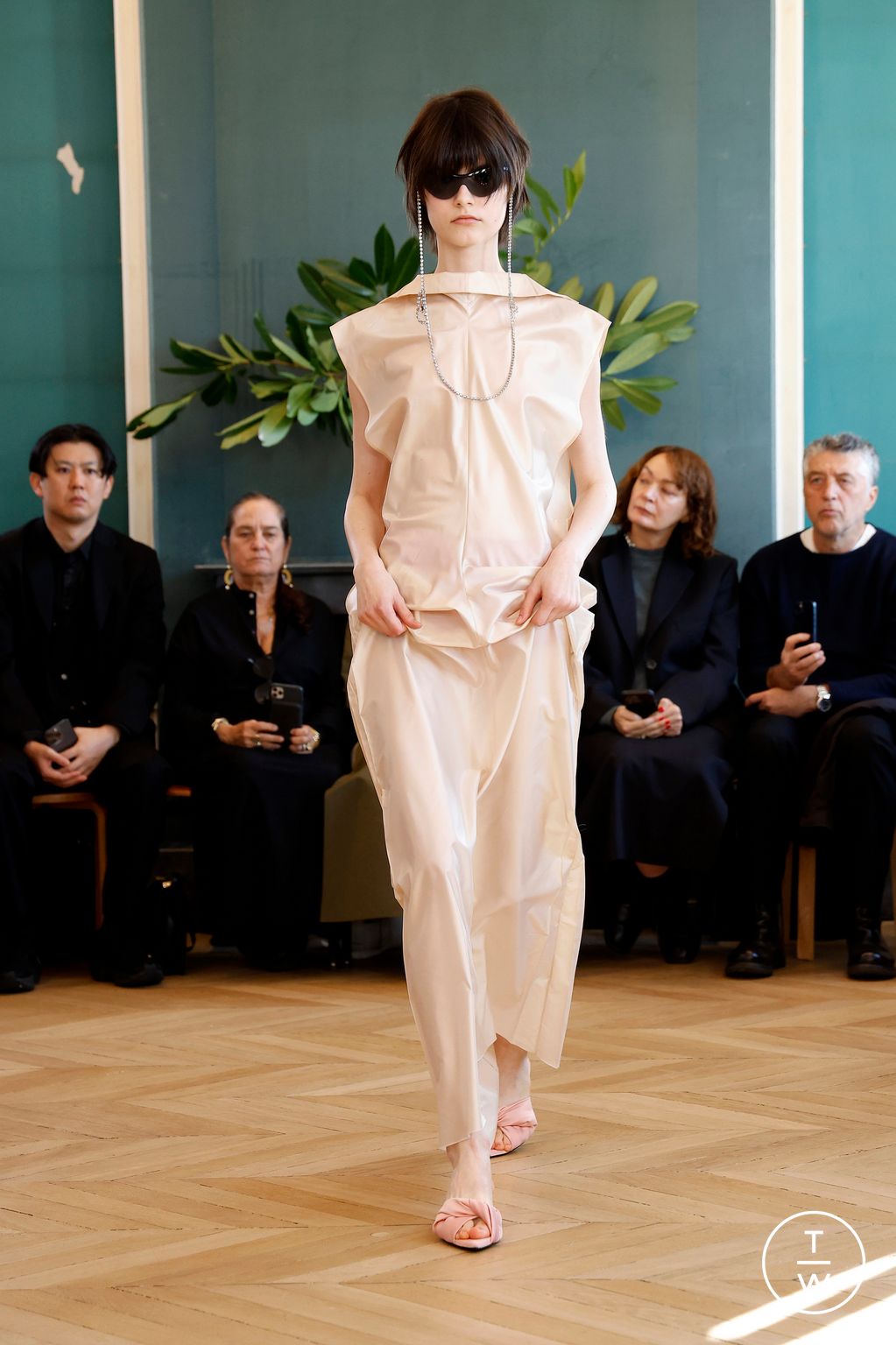 Fashion Week Paris Spring/Summer 2025 look 9 from the Carven collection womenswear