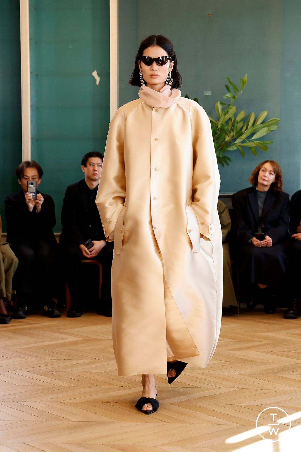 Fashion Week Paris Spring/Summer 2025 look 10 de la collection Carven womenswear