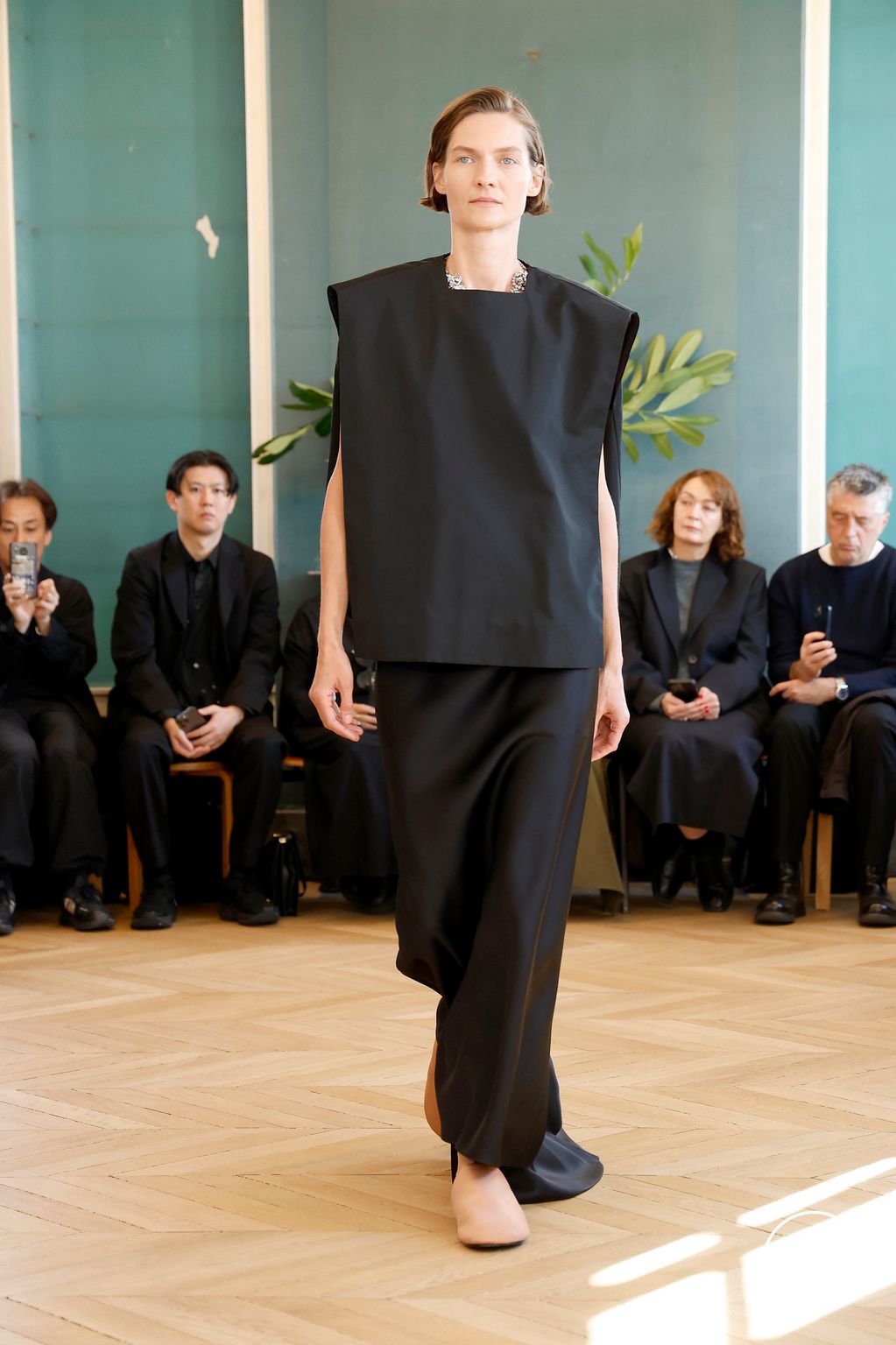 Fashion Week Paris Spring/Summer 2025 look 11 de la collection Carven womenswear