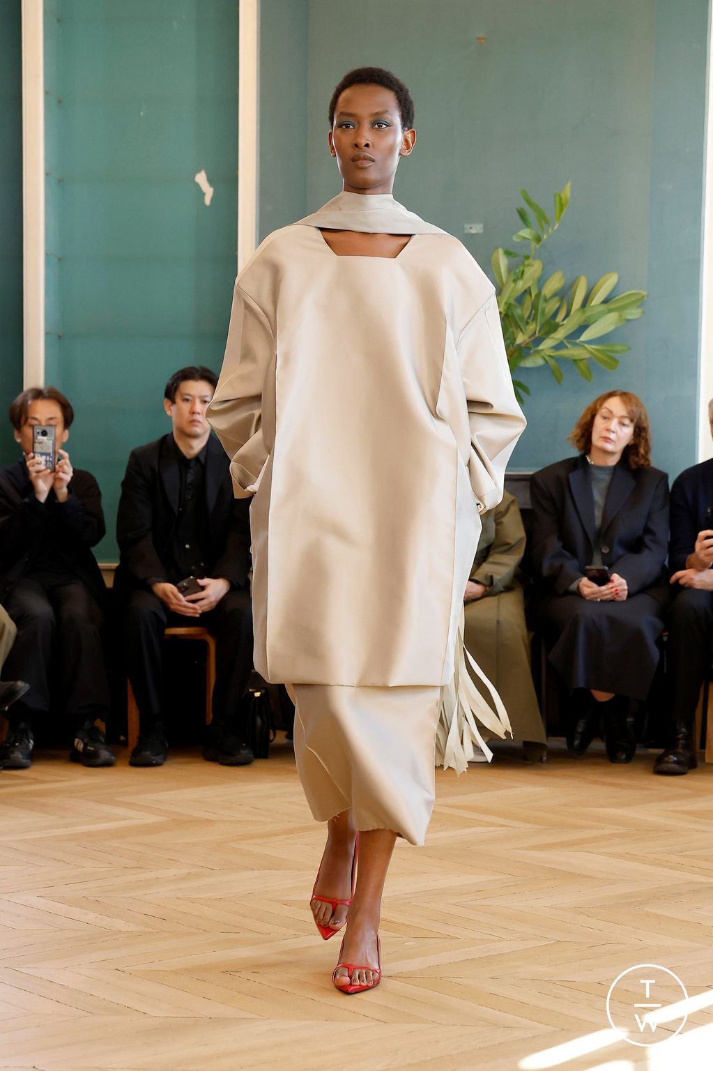 Fashion Week Paris Spring-Summer 2025 look 14 from the Carven collection womenswear