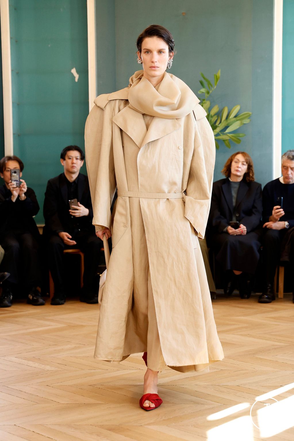 Fashion Week Paris Spring/Summer 2025 look 15 de la collection Carven womenswear