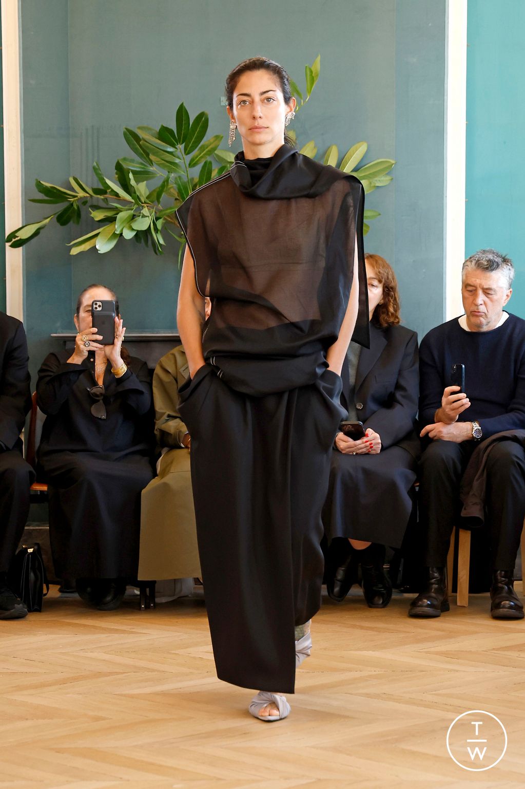 Fashion Week Paris Spring/Summer 2025 look 16 from the Carven collection womenswear