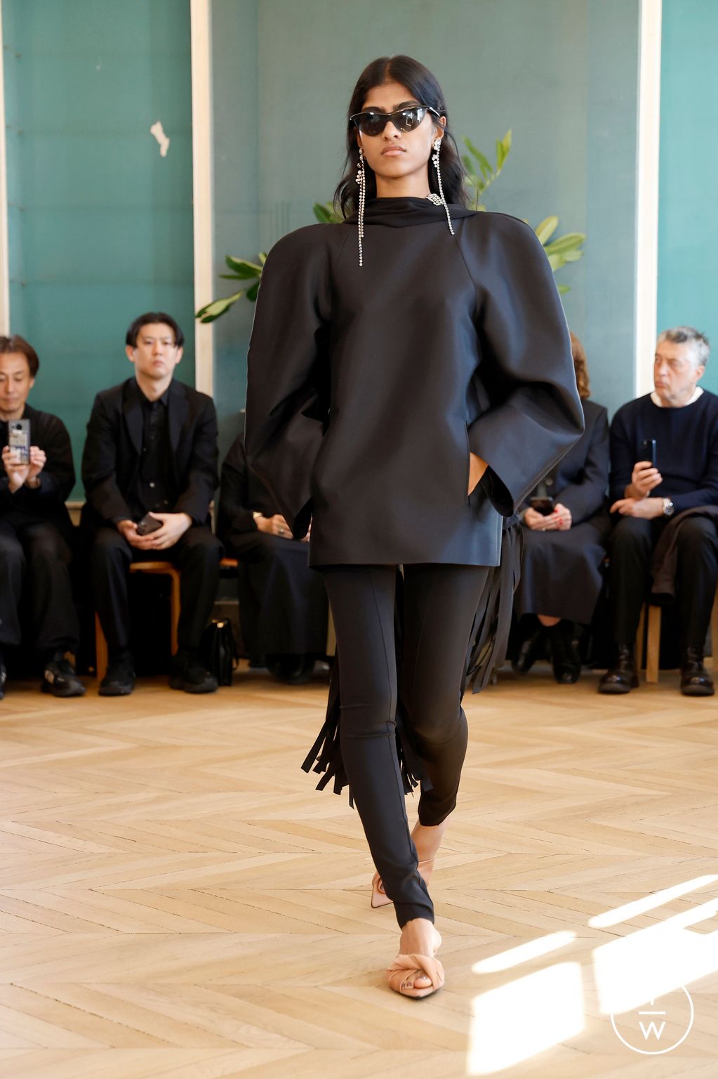 Fashion Week Paris Spring/Summer 2025 look 17 from the Carven collection womenswear