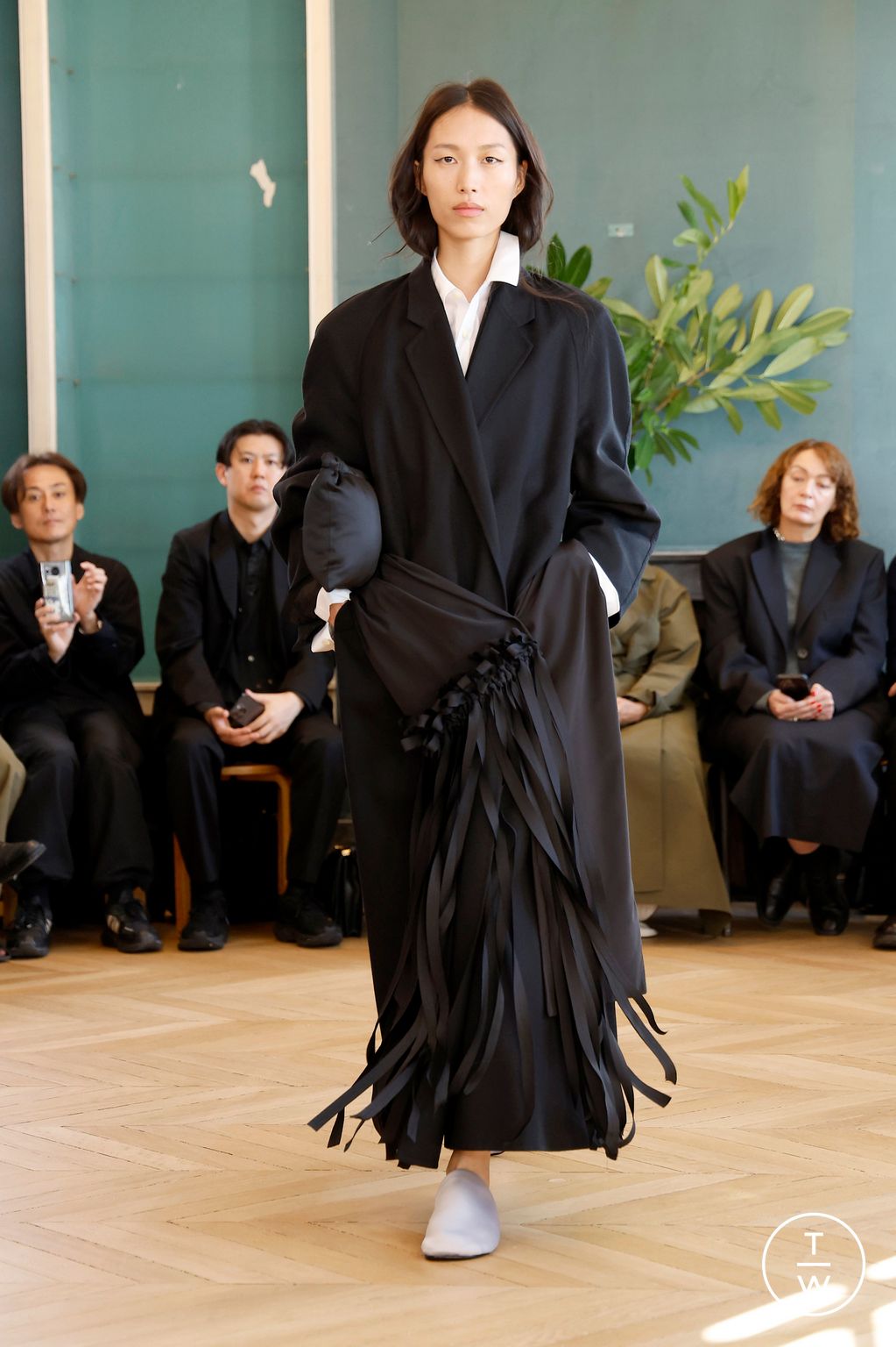 Fashion Week Paris Spring/Summer 2025 look 18 from the Carven collection womenswear
