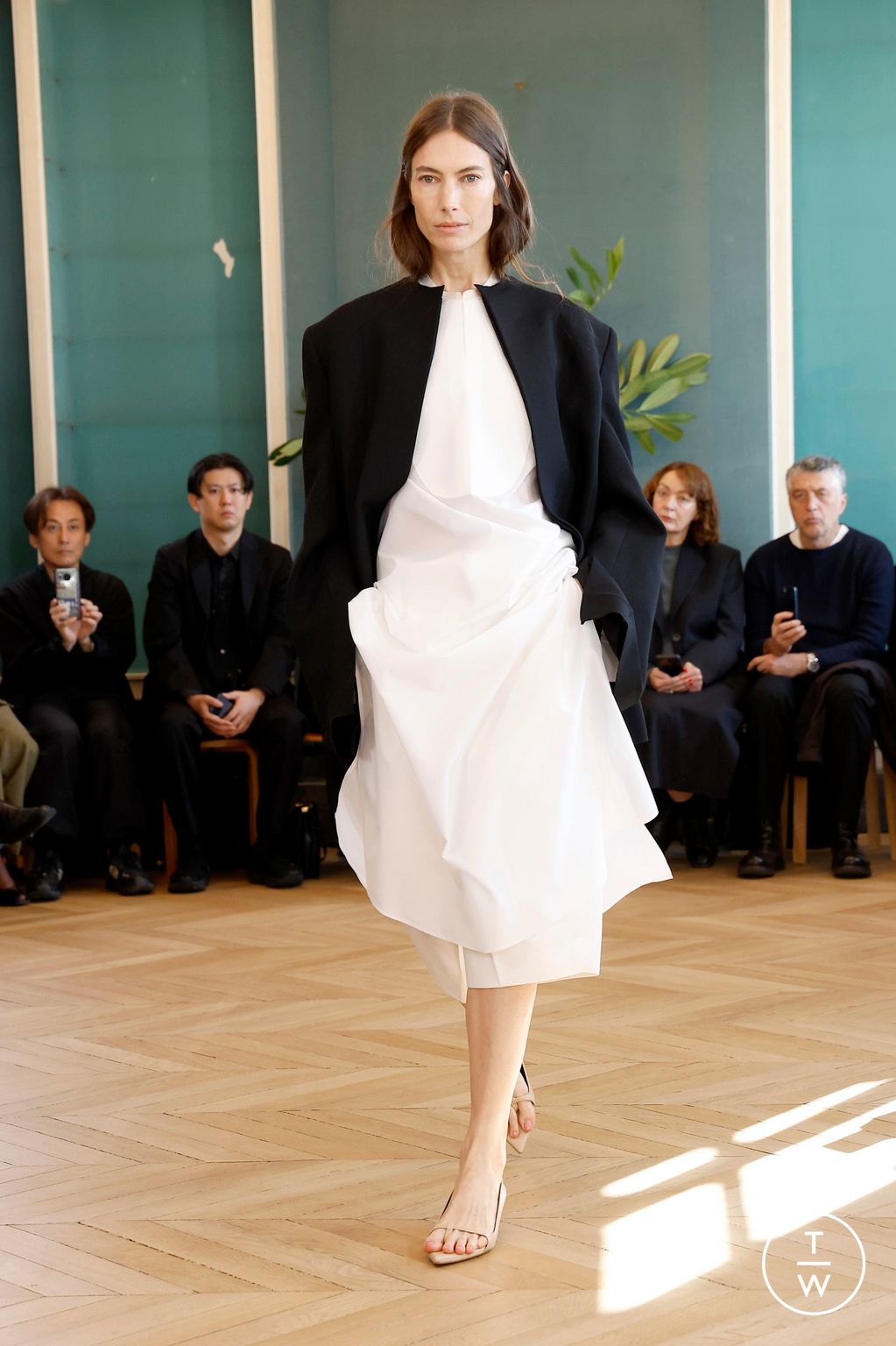 Fashion Week Paris Spring-Summer 2025 look 20 from the Carven collection womenswear