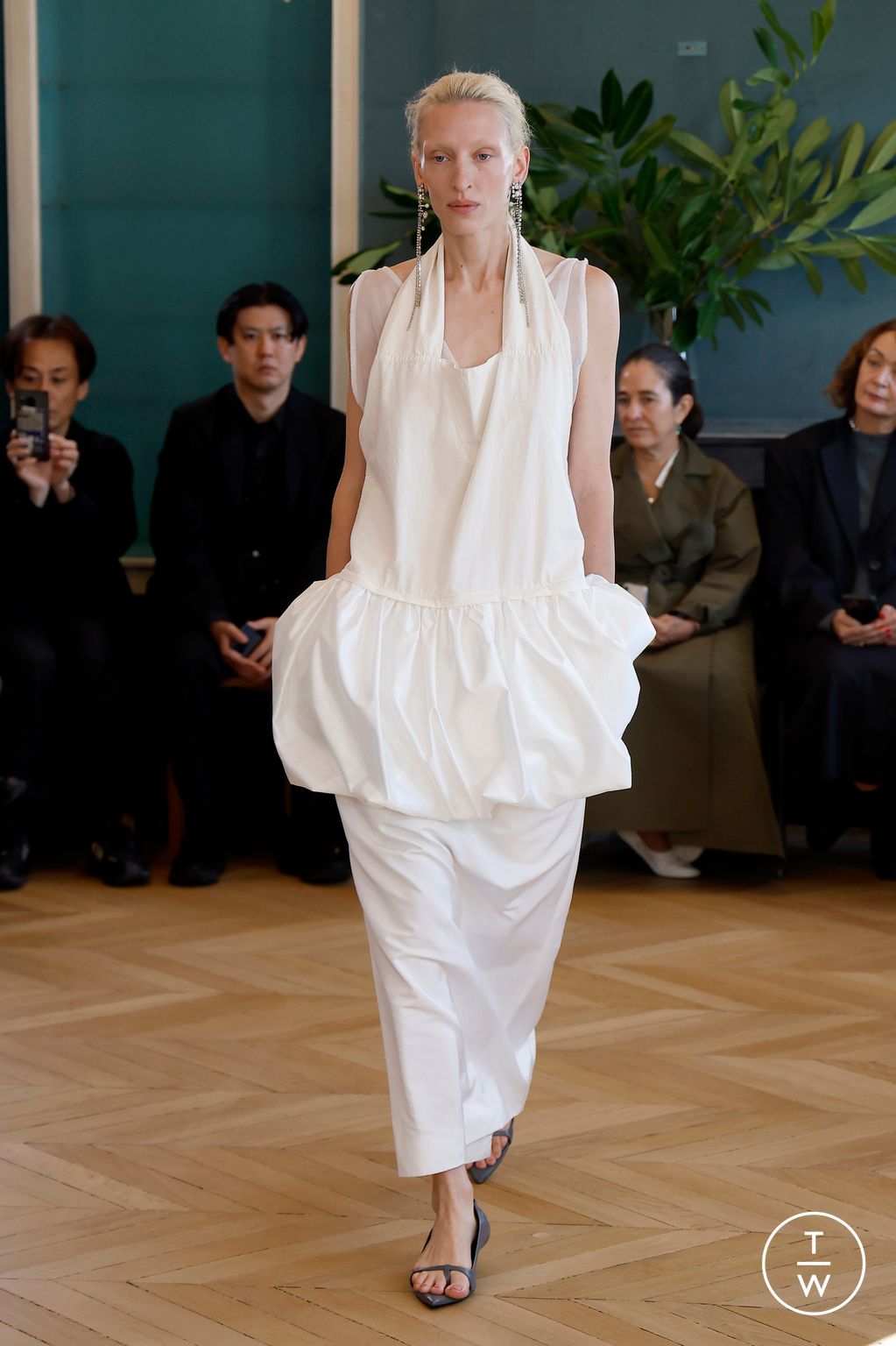 Fashion Week Paris Spring/Summer 2025 look 25 from the Carven collection womenswear