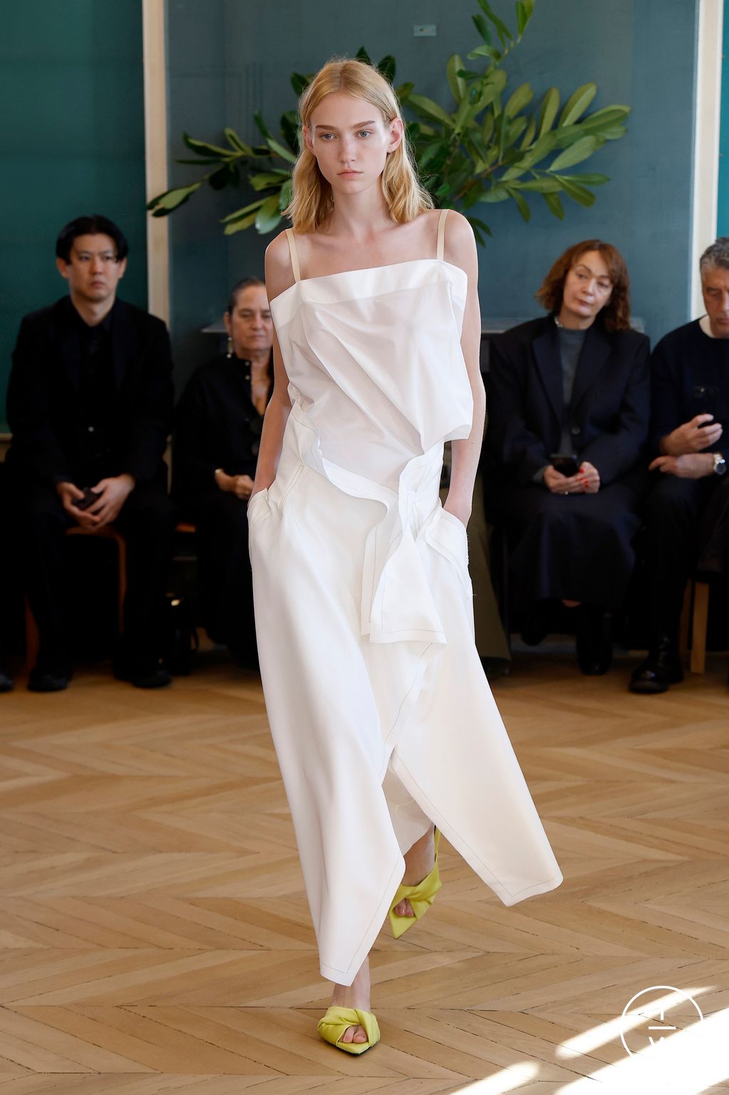 Fashion Week Paris Spring/Summer 2025 look 28 from the Carven collection womenswear