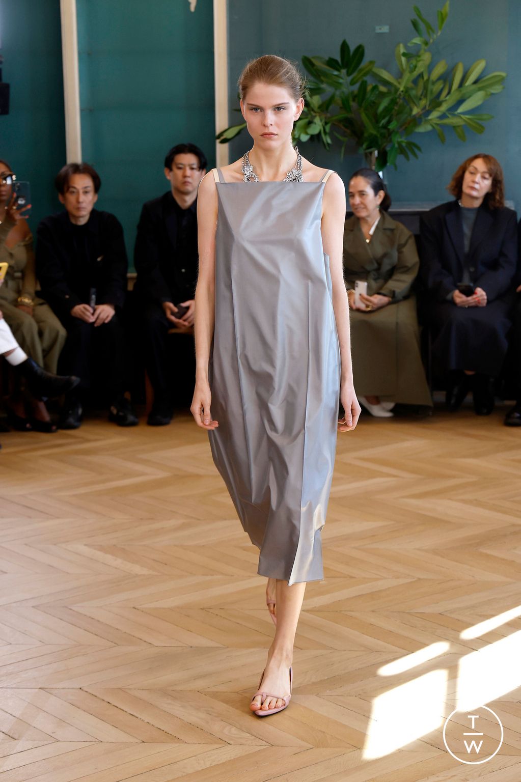 Fashion Week Paris Spring/Summer 2025 look 30 from the Carven collection womenswear
