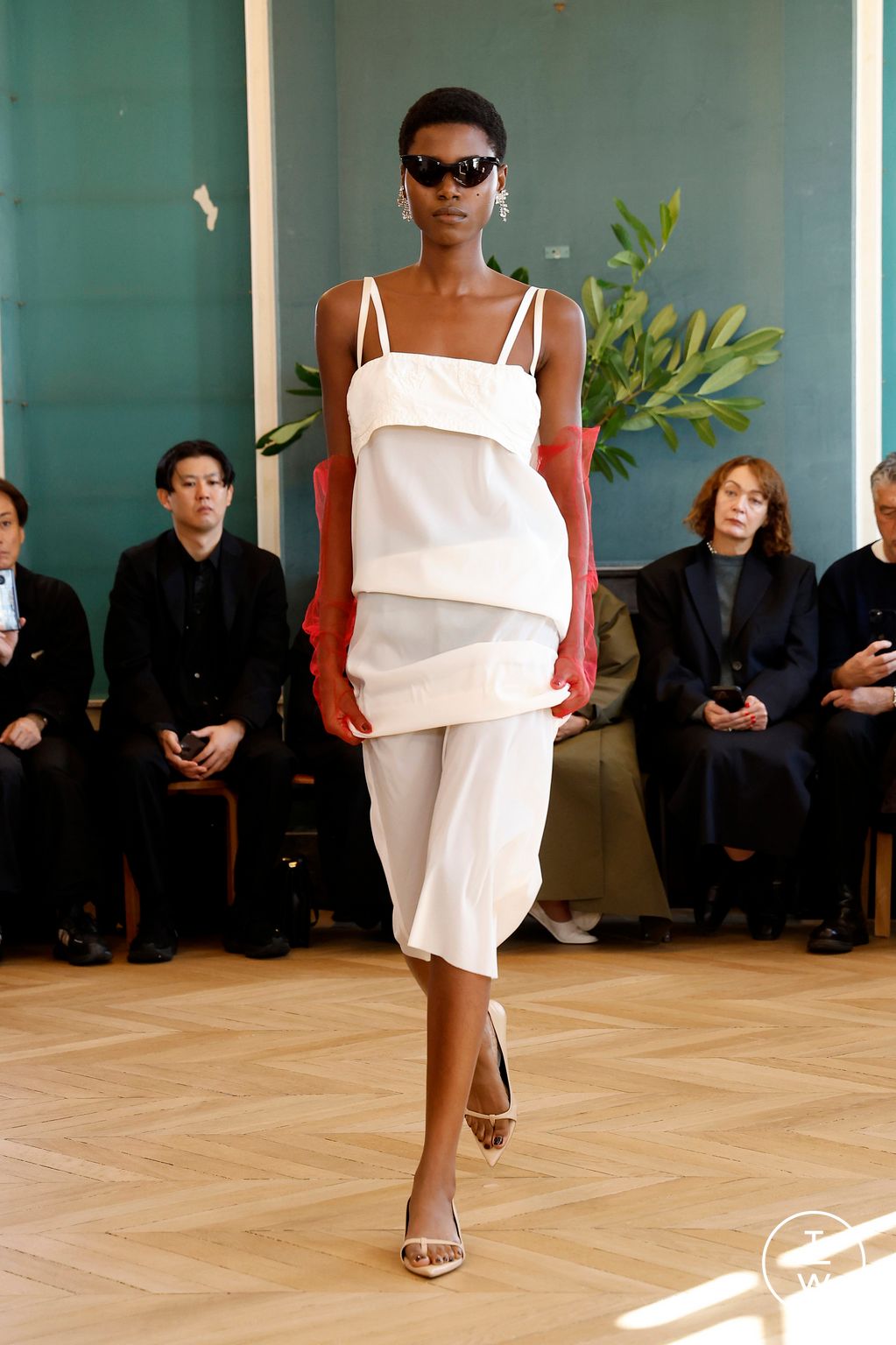 Fashion Week Paris Spring/Summer 2025 look 33 from the Carven collection womenswear