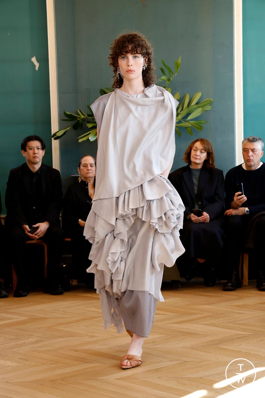 Fashion Week Paris Spring-Summer 2025 look 36 from the Carven collection womenswear