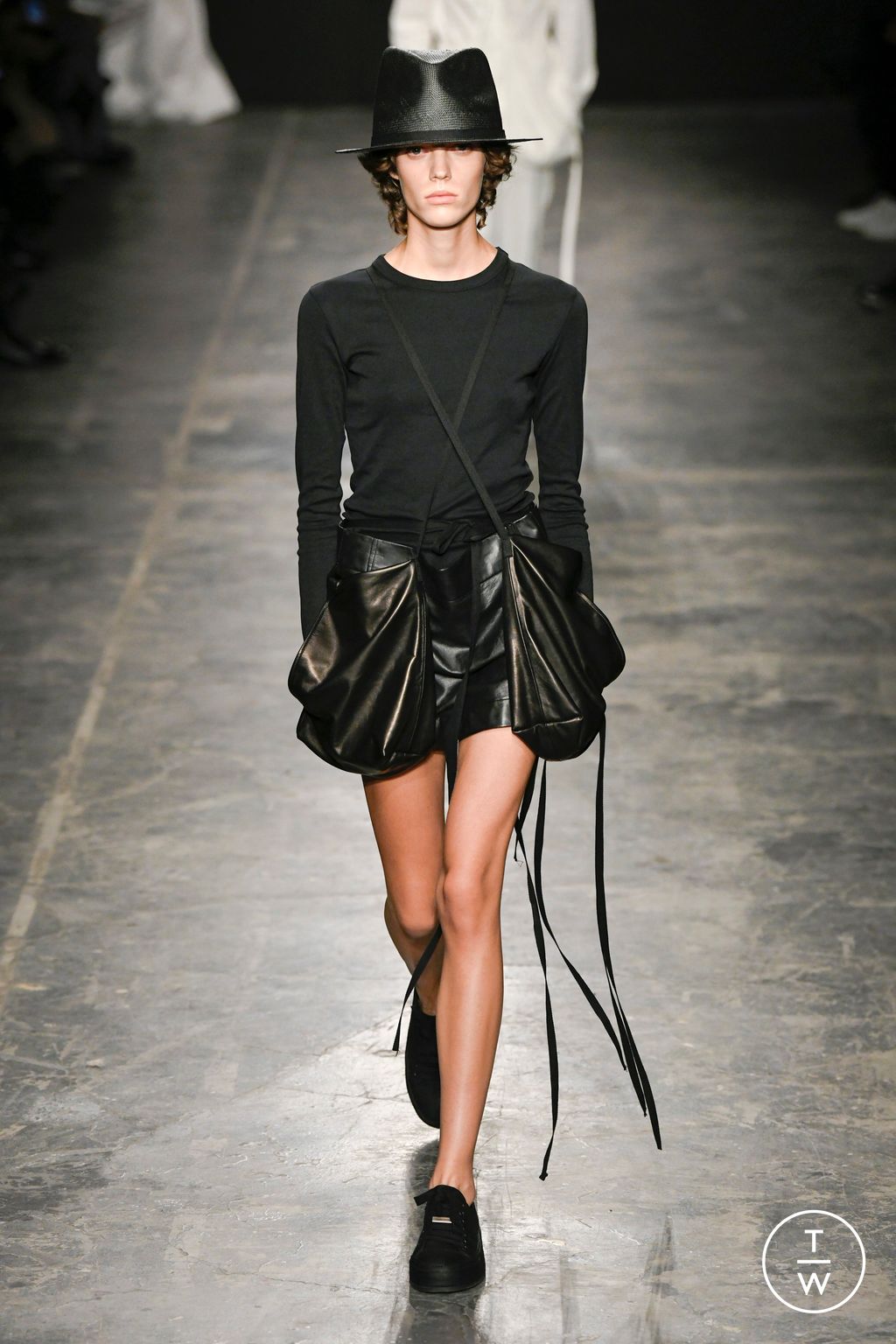 Fashion Week Paris Spring/Summer 2023 look 18 from the Ann Demeulemeester collection womenswear