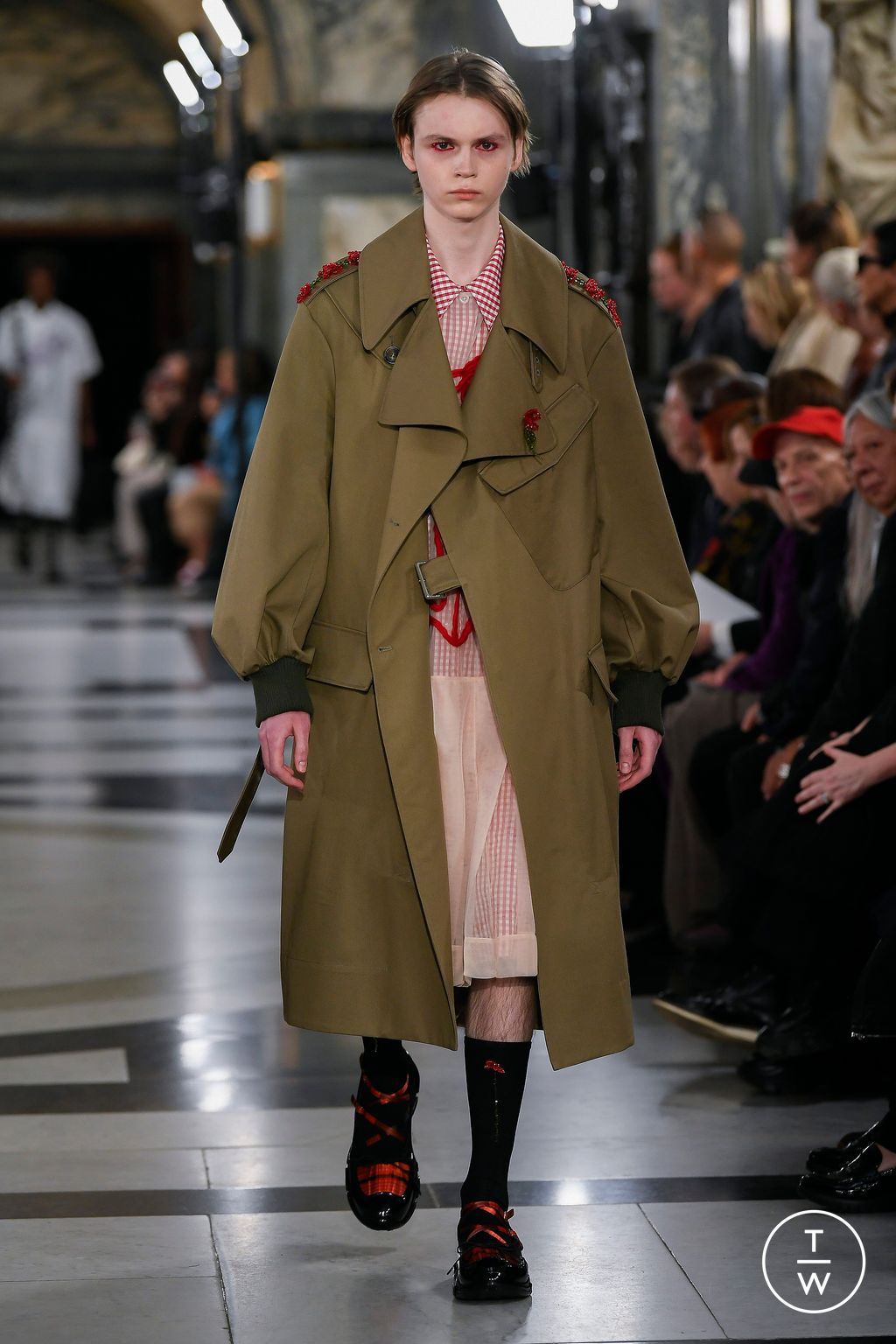 Fashion Week London Spring/Summer 2023 look 31 from the Simone Rocha collection womenswear