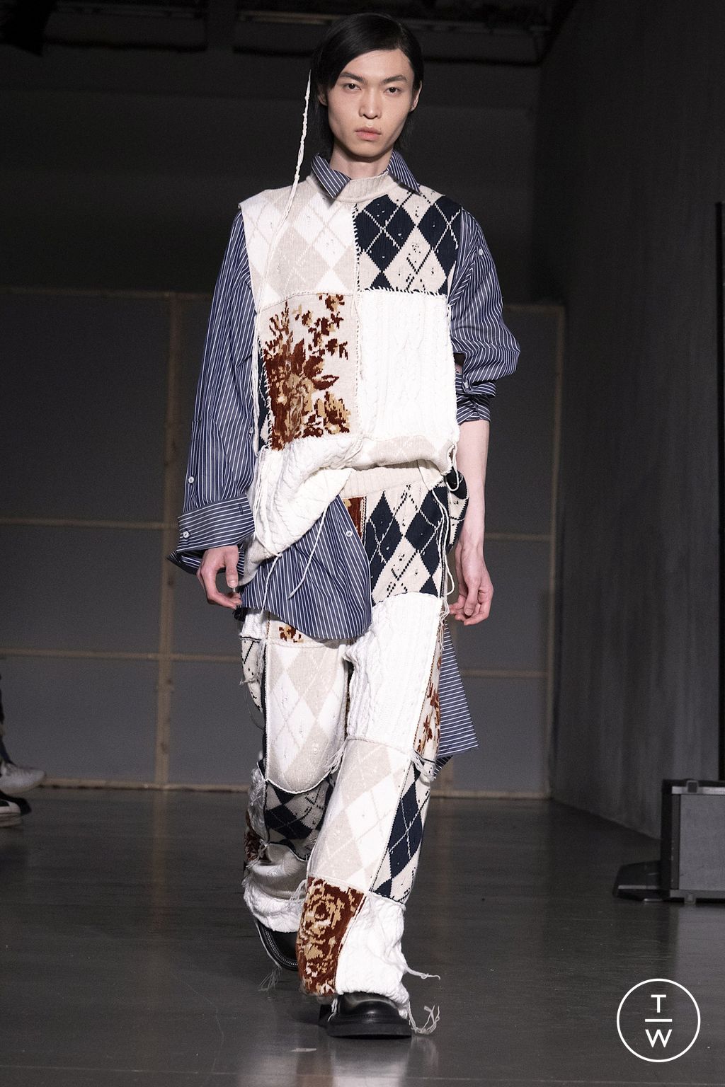 Fashion Week Milan Fall/Winter 2023 look 34 de la collection Federico Cina menswear