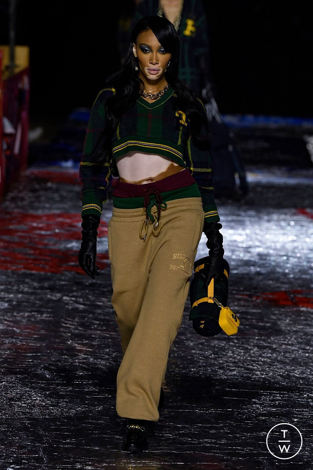 Fashion Week New York Fall/Winter 2022 look 16 from the Tommy Hilfiger collection womenswear
