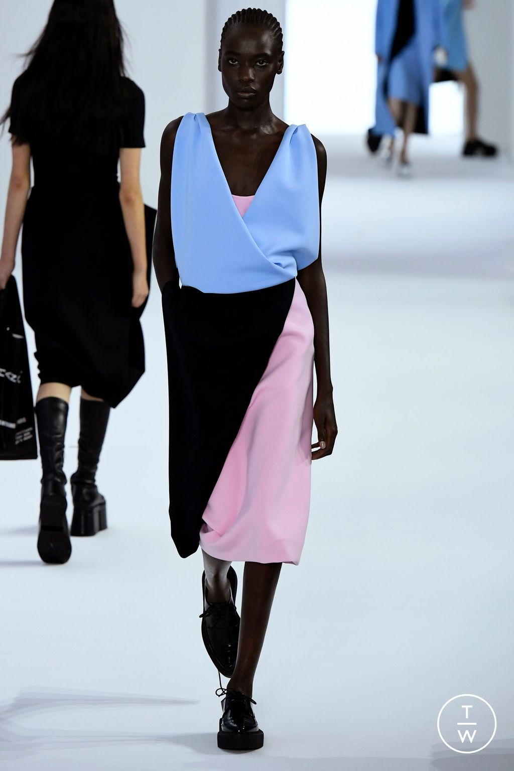 Fashion Week Paris Spring/Summer 2023 look 33 from the Shang Xia collection womenswear