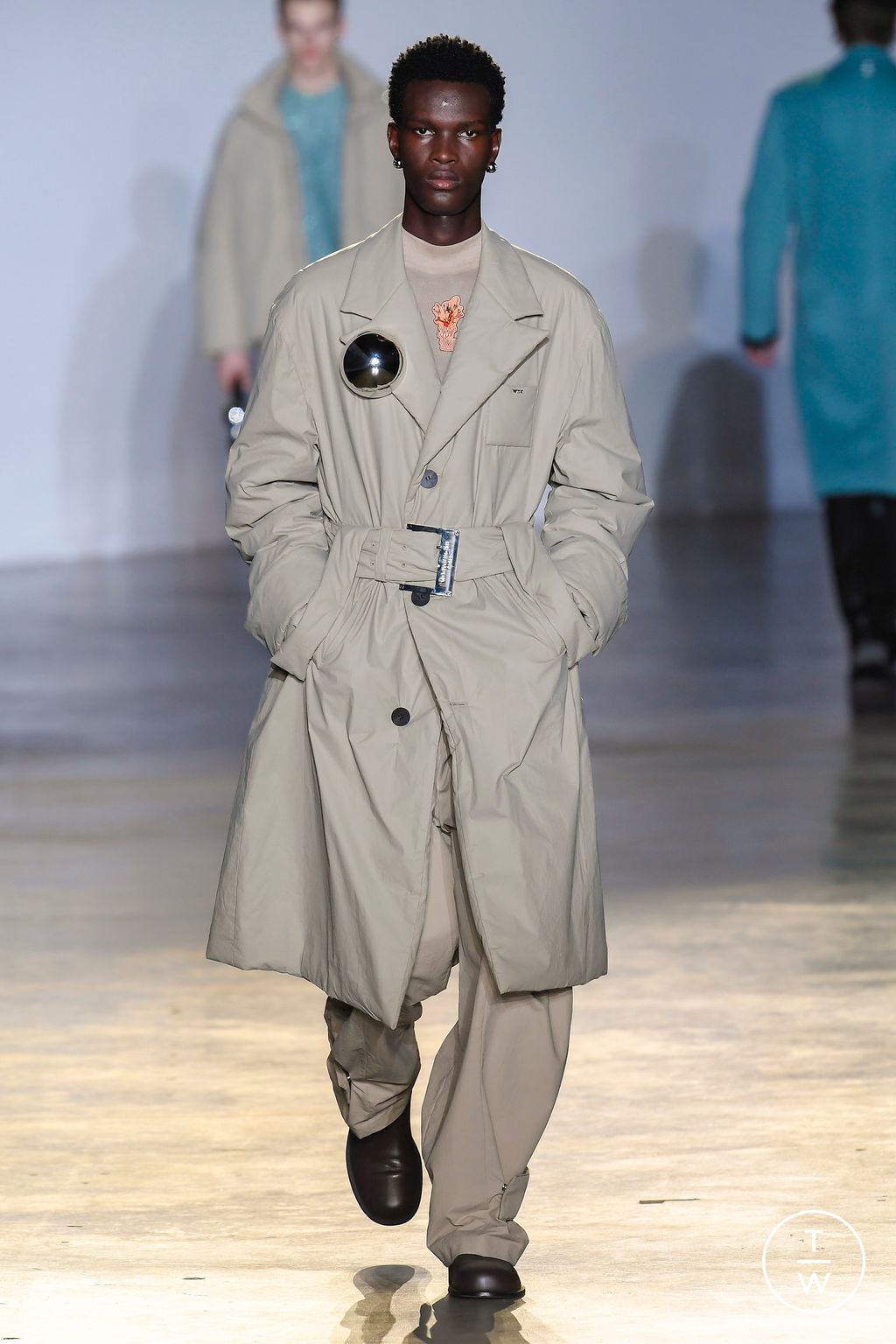 Fashion Week Paris Fall/Winter 2023 look 17 from the Wooyoungmi collection 男装