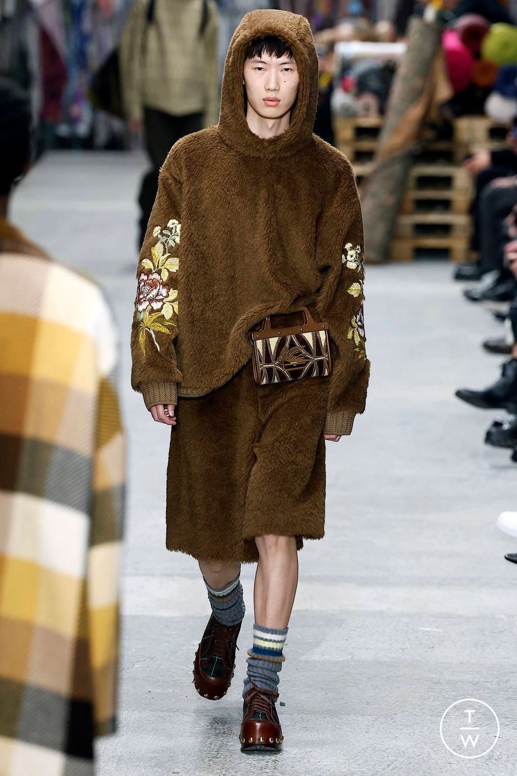 Fashion Week Milan Fall/Winter 2023 look 35 from the Etro collection menswear