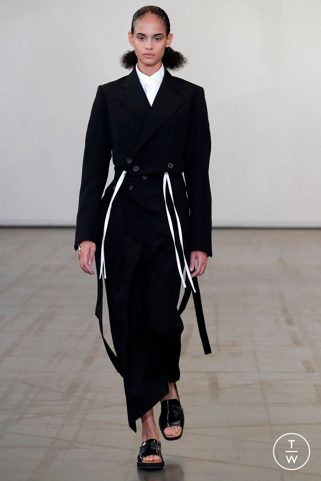 Fashion Week Paris Spring/Summer 2023 look 5 de la collection Ujoh womenswear