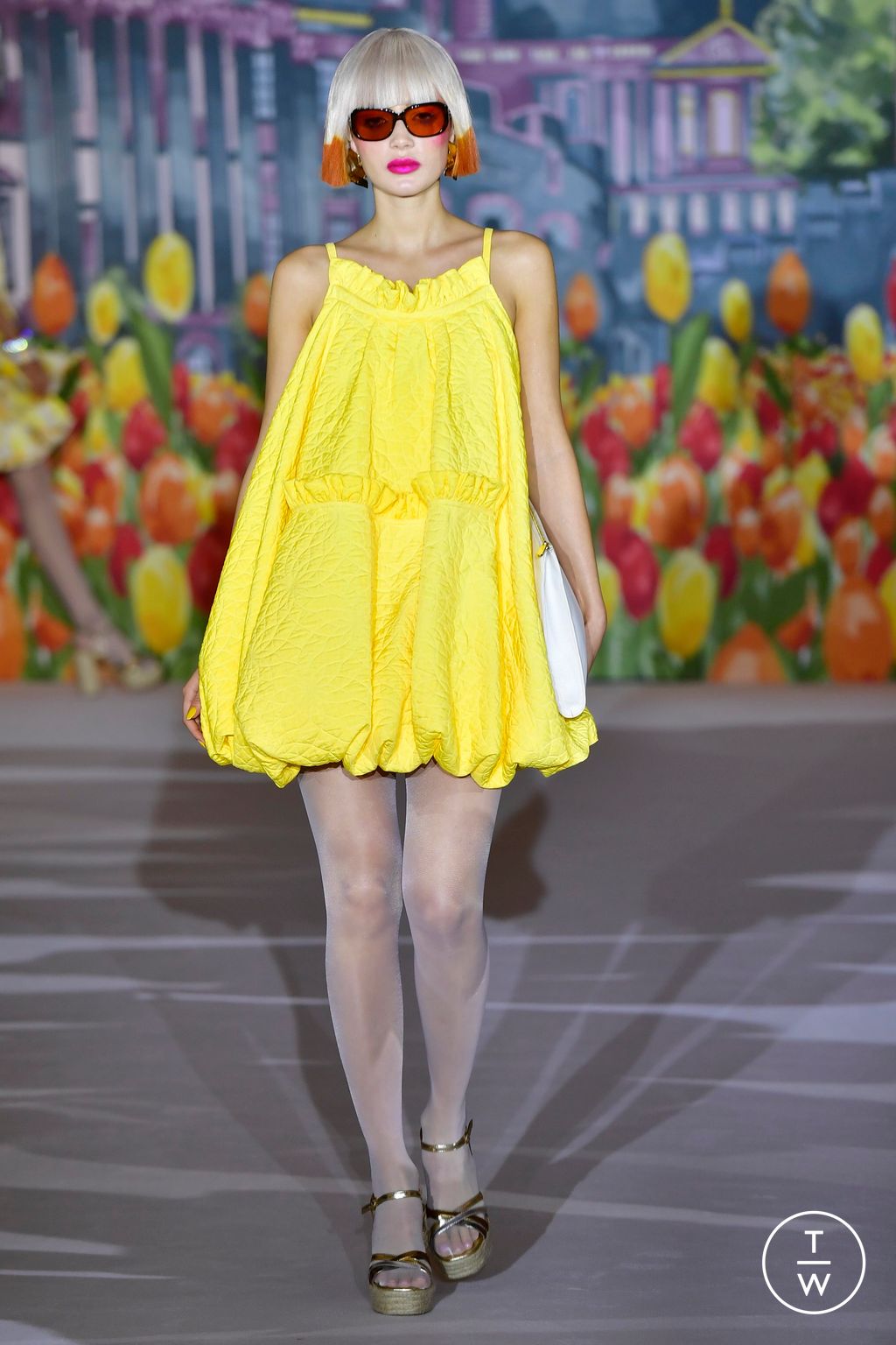 Fashion Week London Spring/Summer 2023 look 11 de la collection Paul Costelloe womenswear