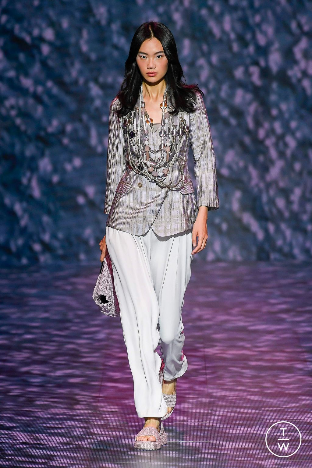 Fashion Week Milan Spring/Summer 2023 look 31 from the Emporio Armani collection 女装