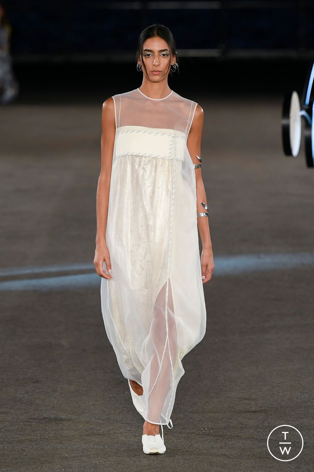 Fashion Week New York Spring/Summer 2023 look 31 from the Tory Burch collection 女装
