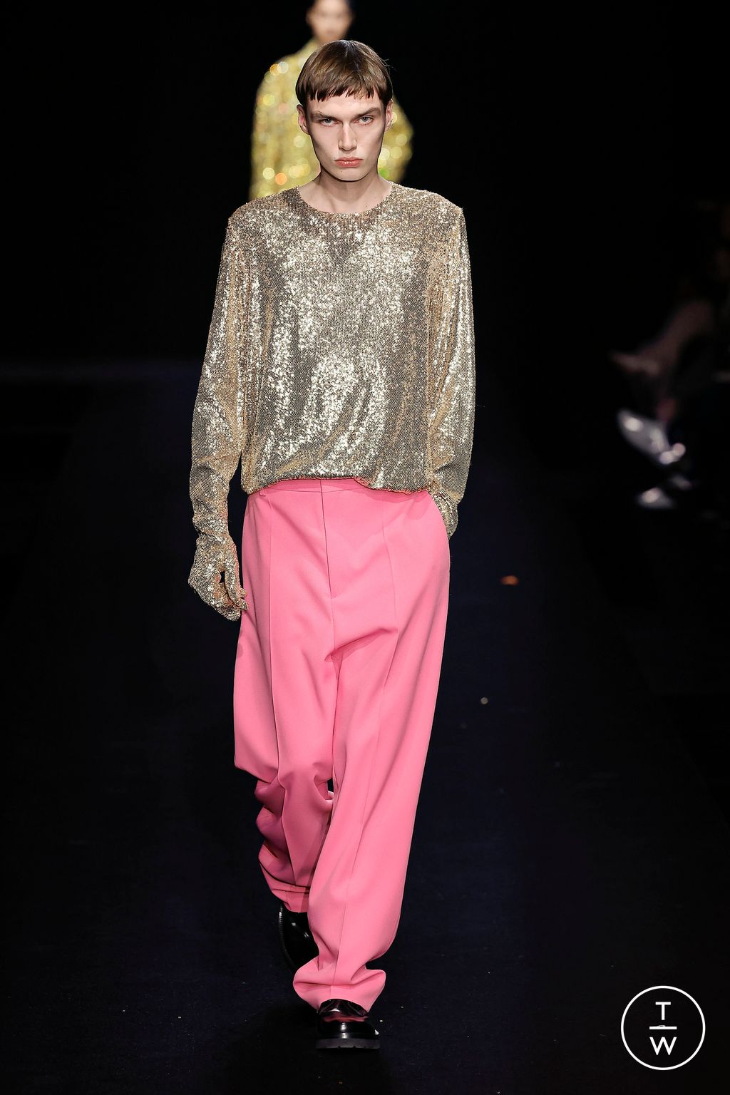 Fashion Week Paris Spring/Summer 2023 look 74 from the Valentino collection 高级定制