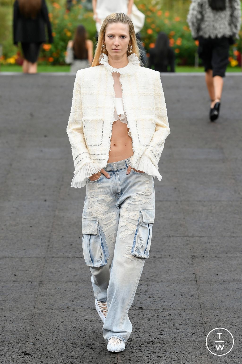Fashion Week Paris Spring/Summer 2023 look 23 from the Givenchy collection 女装