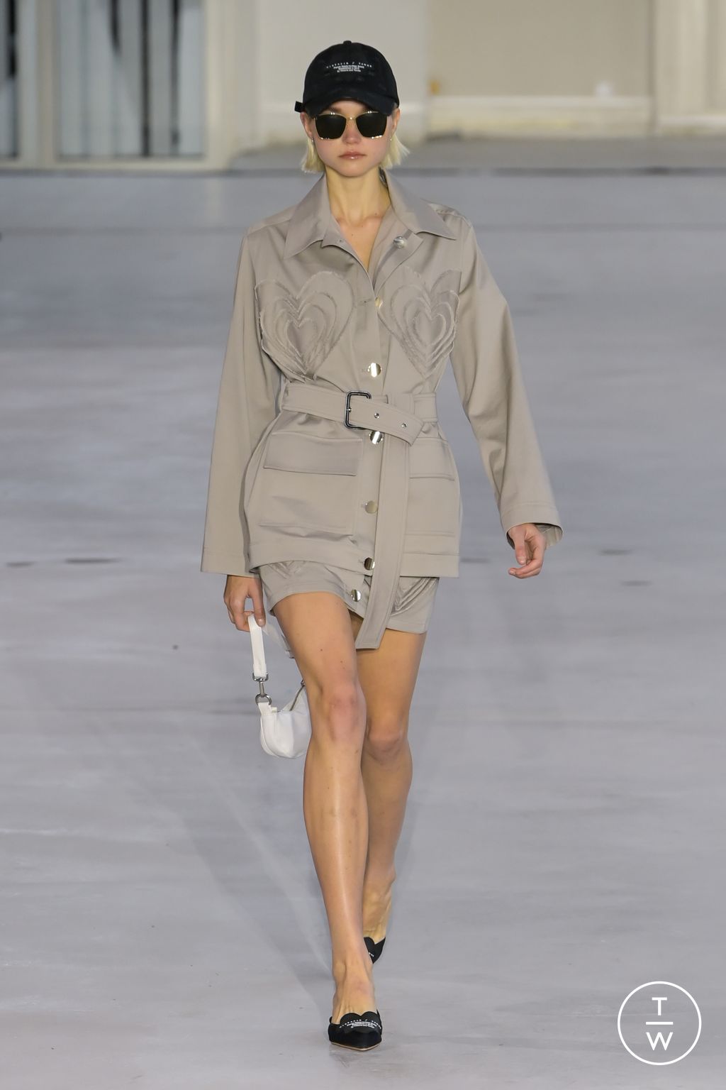 Fashion Week Paris Spring/Summer 2023 look 27 from the Victoria/tomas collection 女装