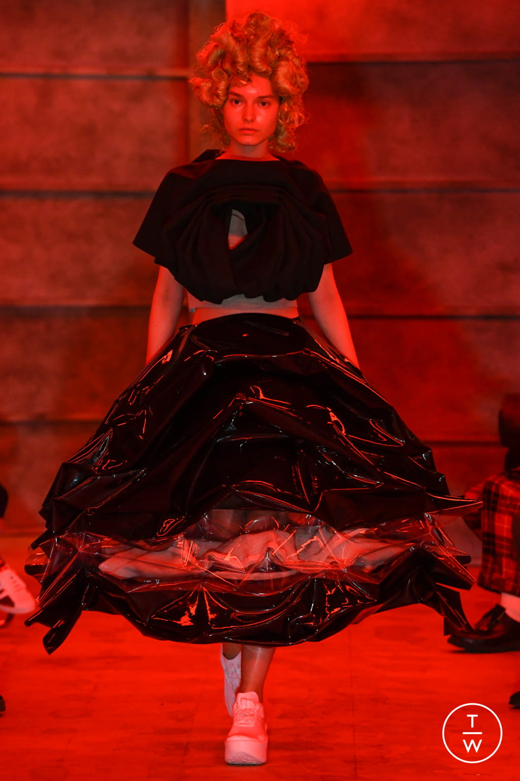 Fashion Week Paris Spring/Summer 2021 look 2 from the Comme des Garçons collection womenswear