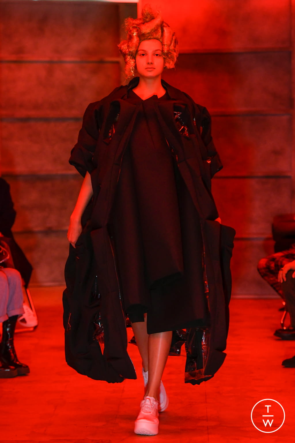 Fashion Week Paris Spring/Summer 2021 look 16 from the Comme des Garçons collection womenswear